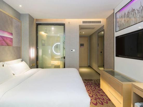 1 Queen Bed Room