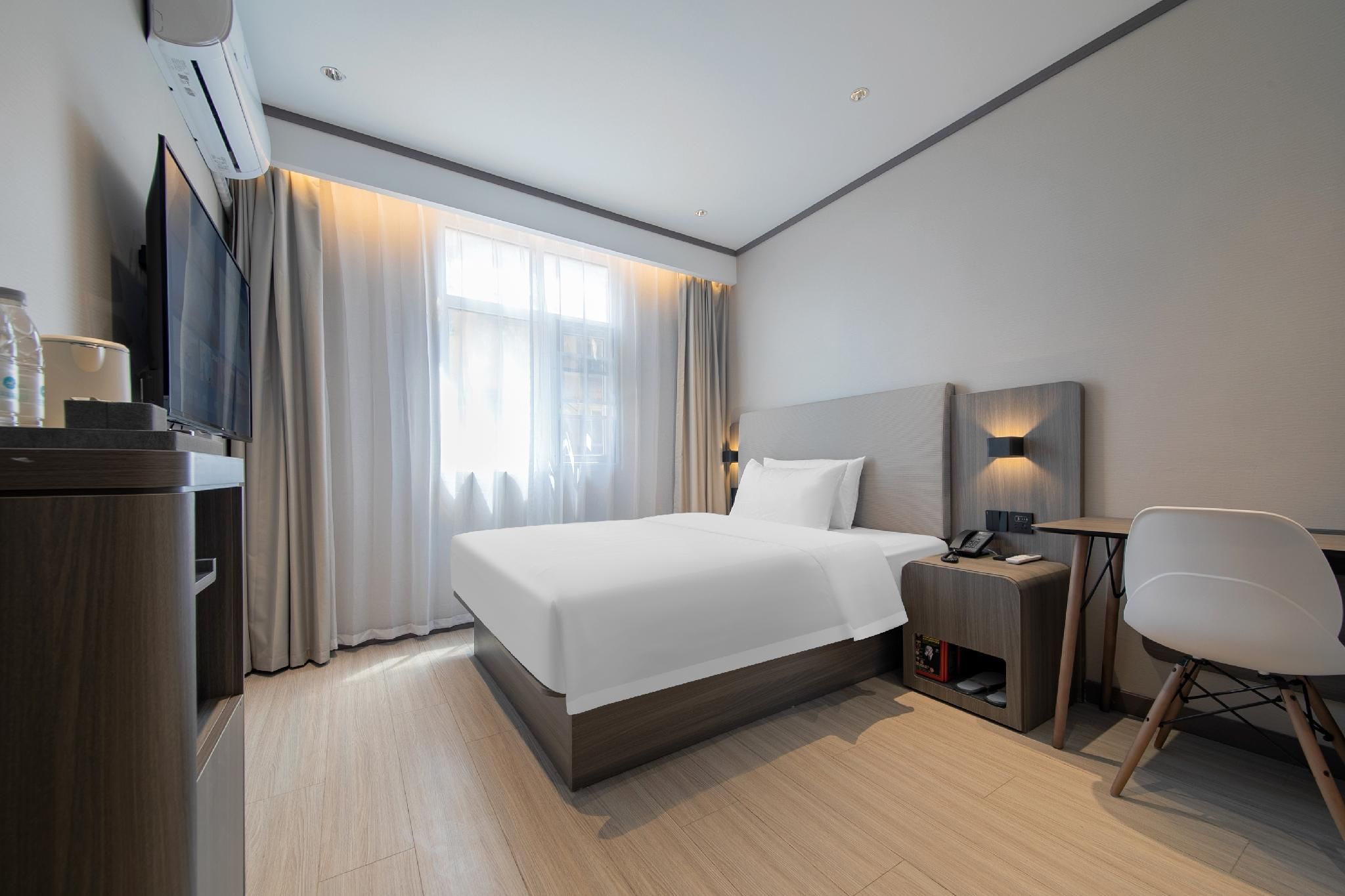 Huazhu - Room With Bed