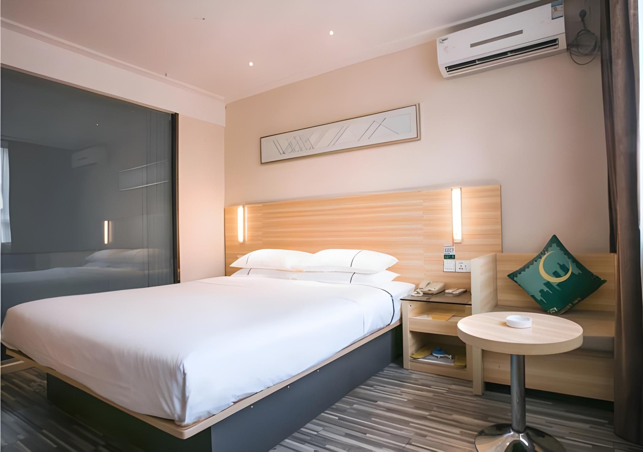 Business Queen Room