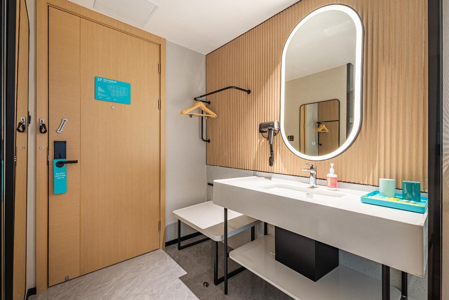 Dossen - Business Intelligent Twin Room