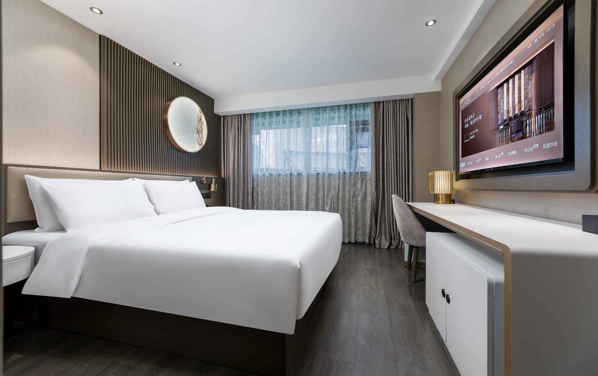 Business Queen Bed Room