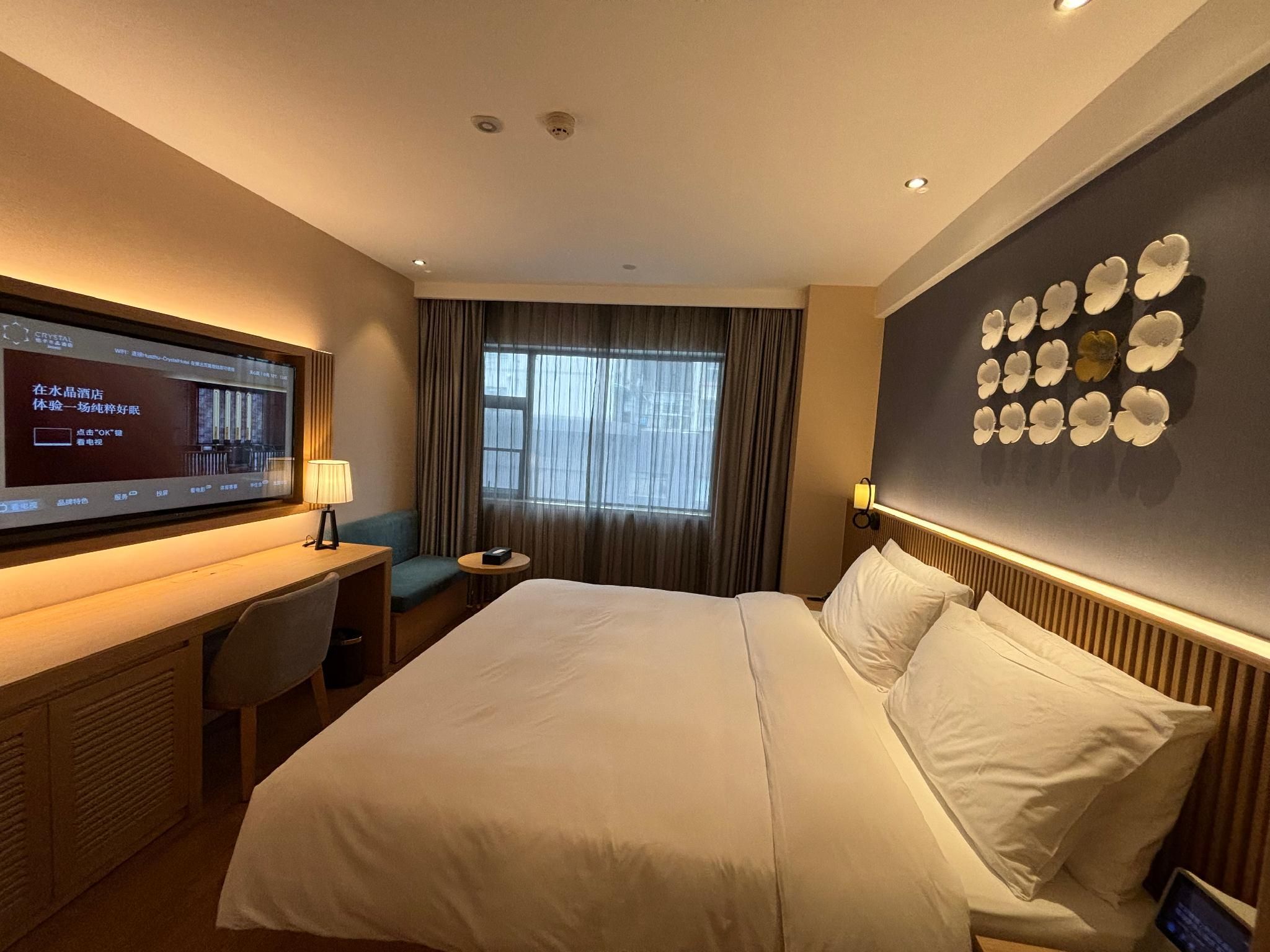 One Queen Bed Standard