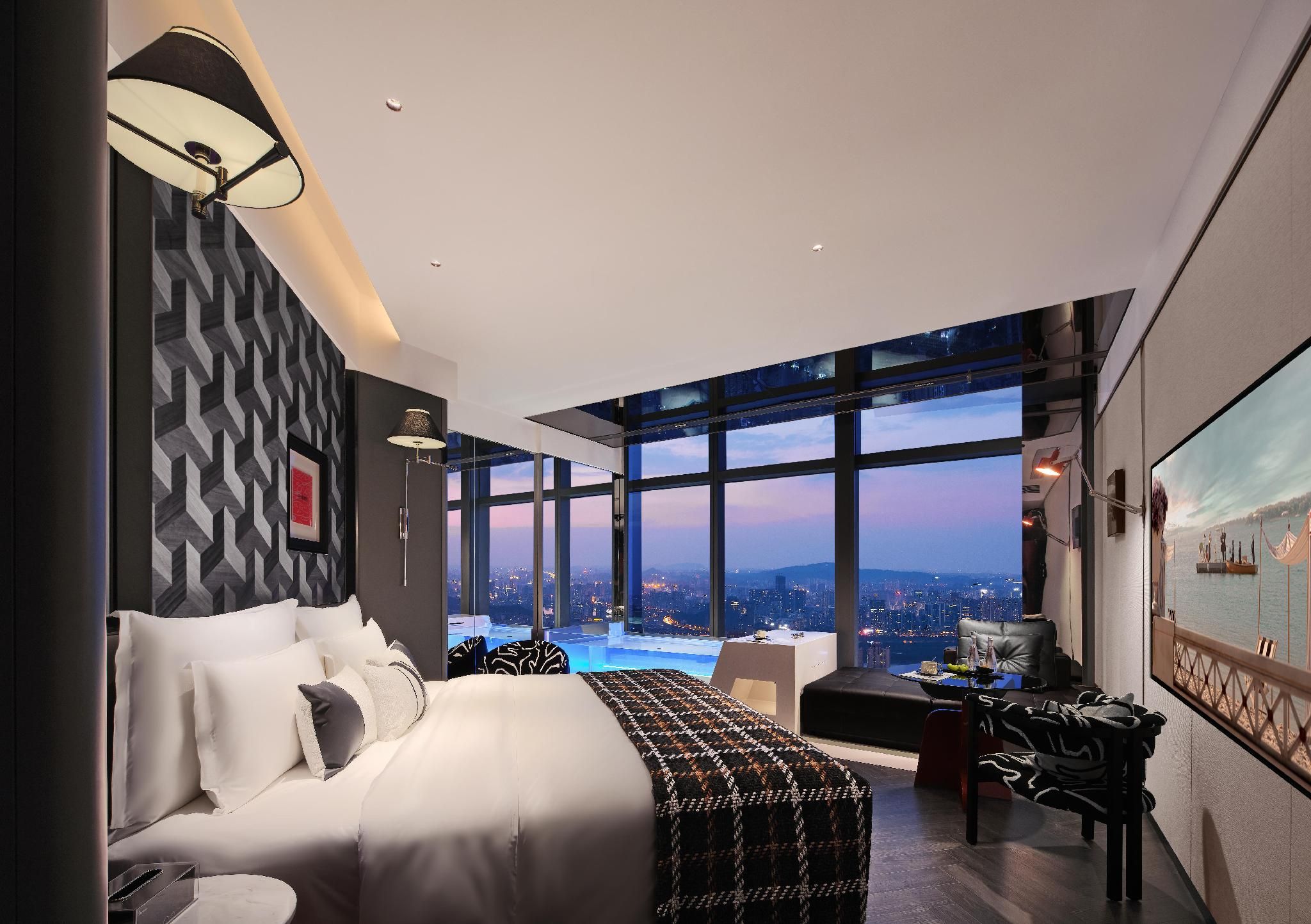 City View King Room - Bathtub by the Window