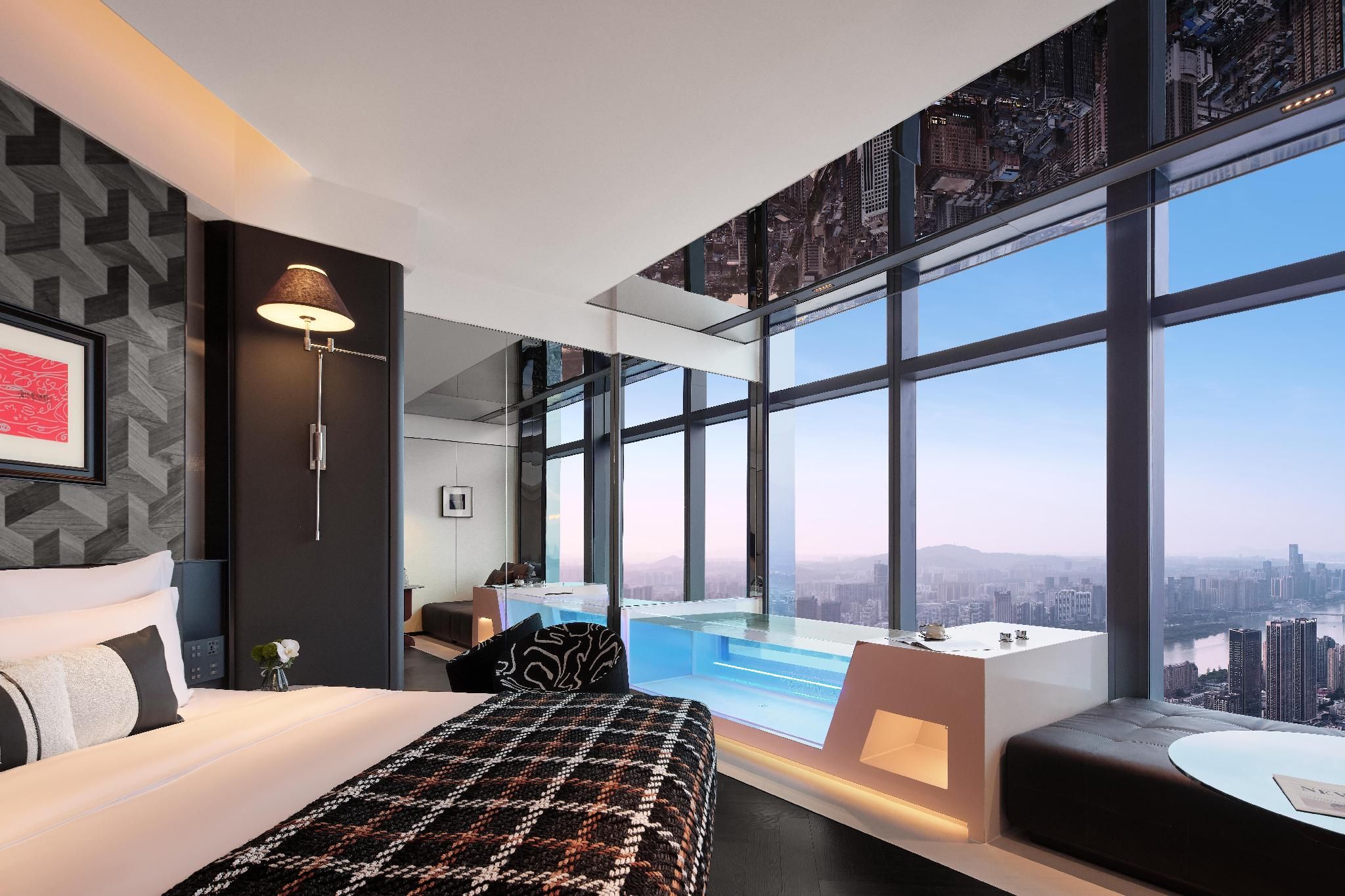 City View King Room - Bathtub by the Window