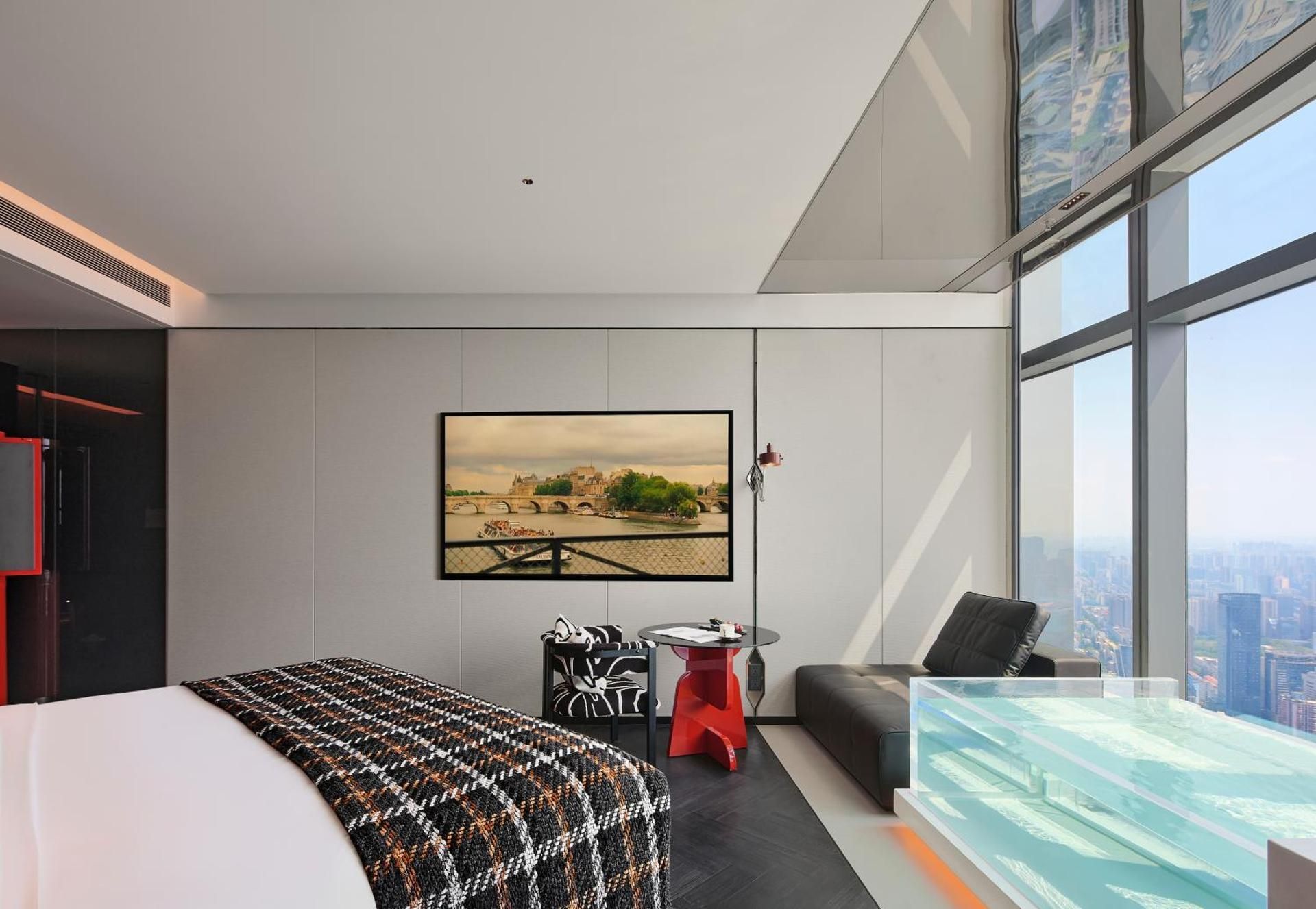 Basic City View King Room With Bathtub
