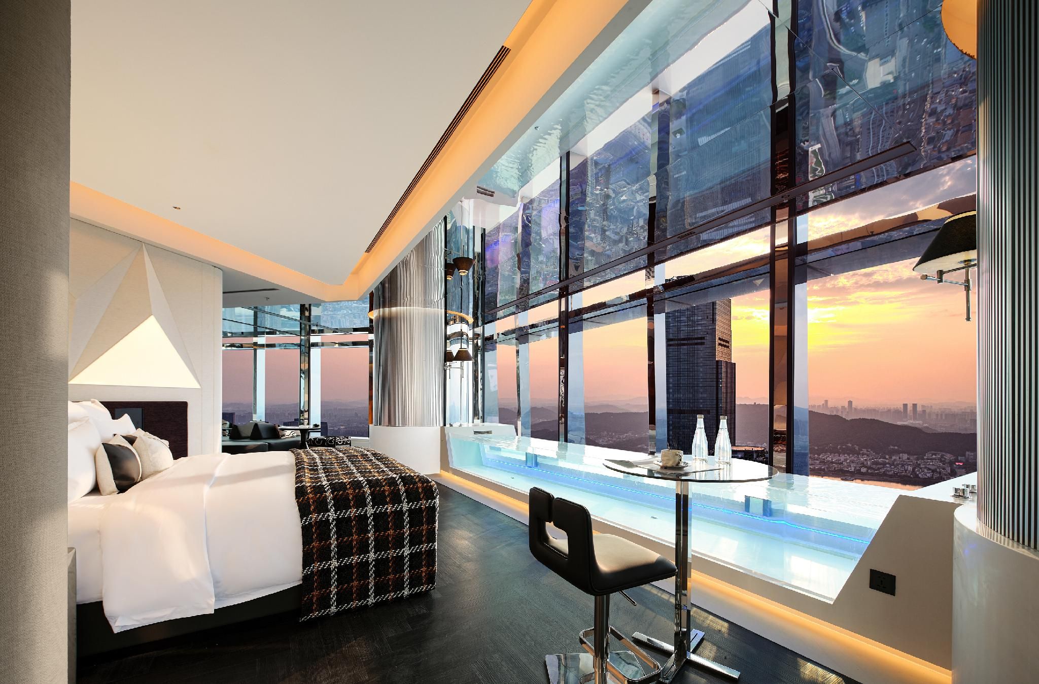 River View King Suite - 5-Meter Bathtub