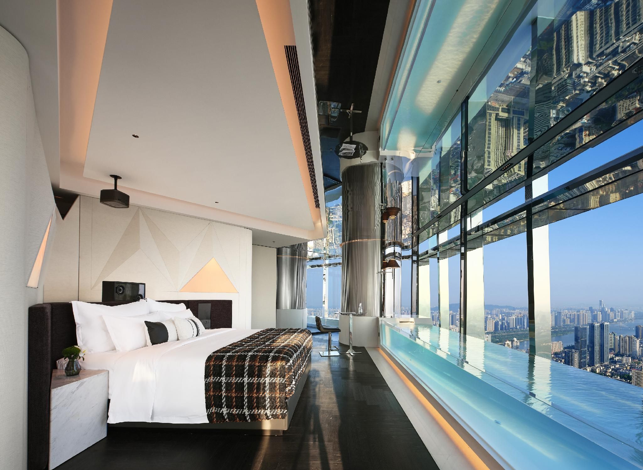 City View King Suite - 5-Meter Bathtub