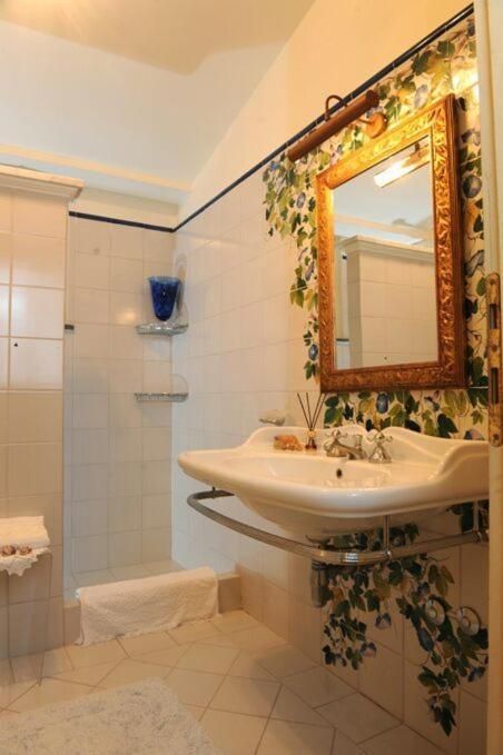 Deluxe Suite with Sea View