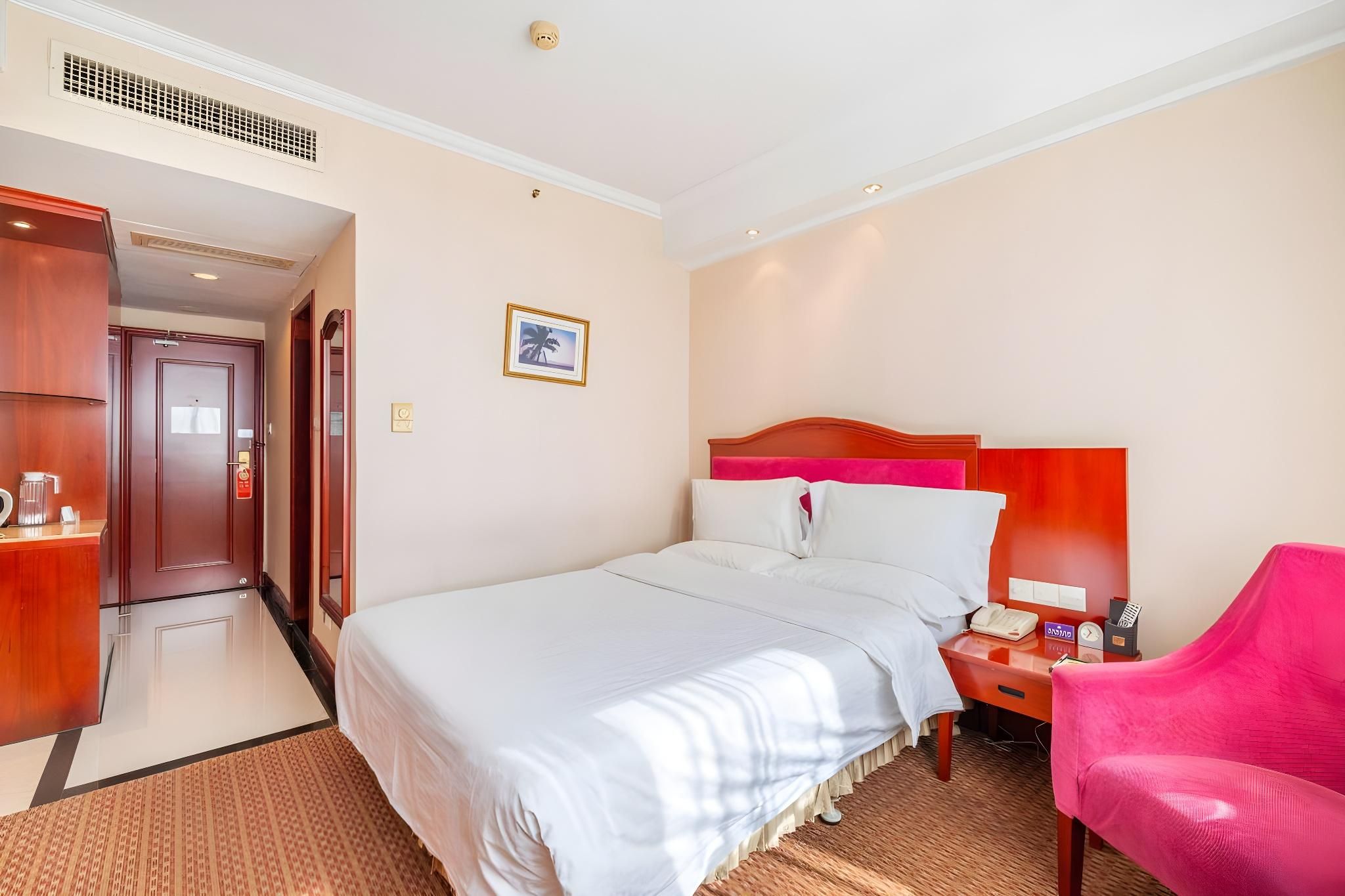 Standard - Queen Room