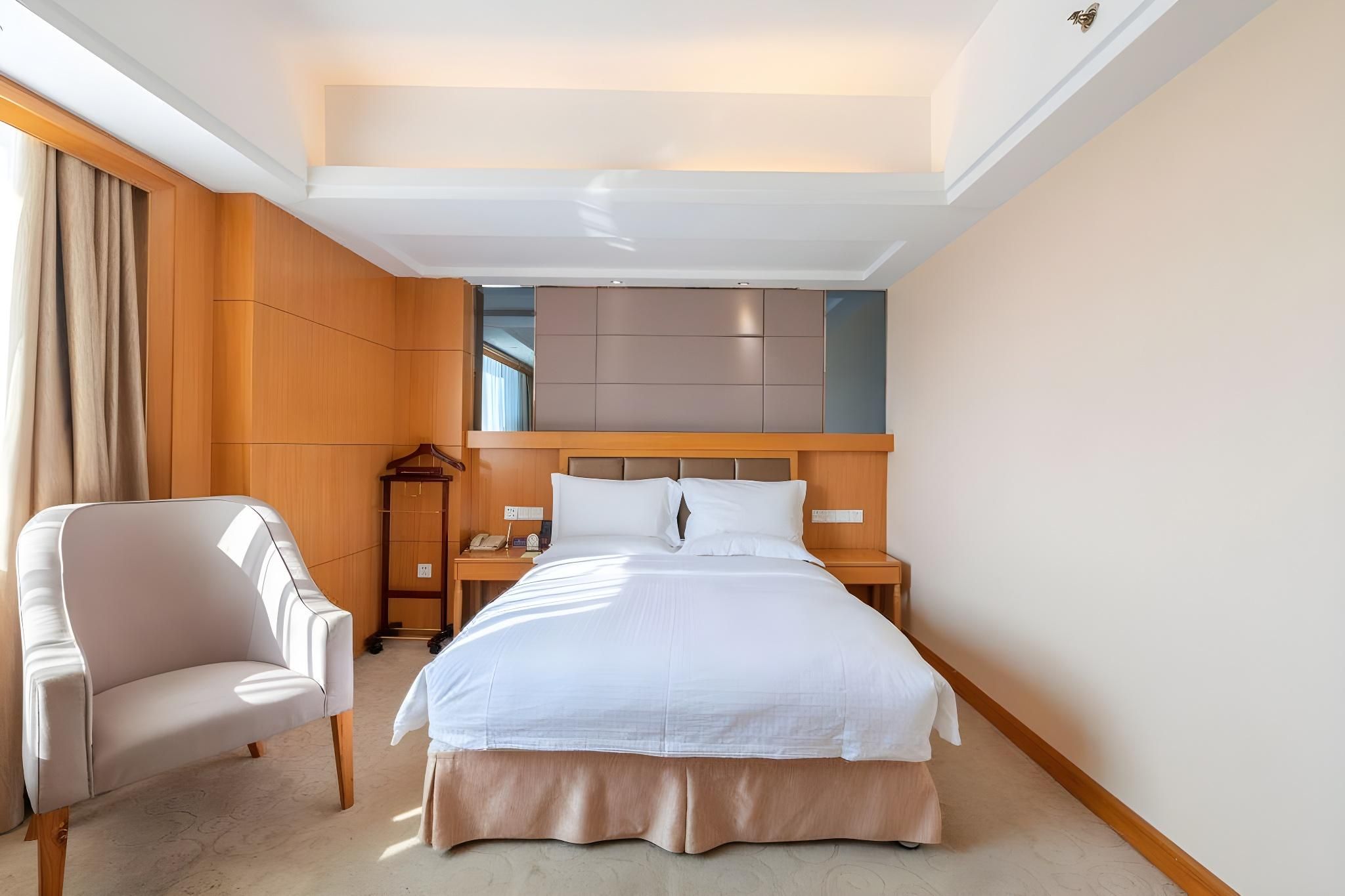 Business Queen Room