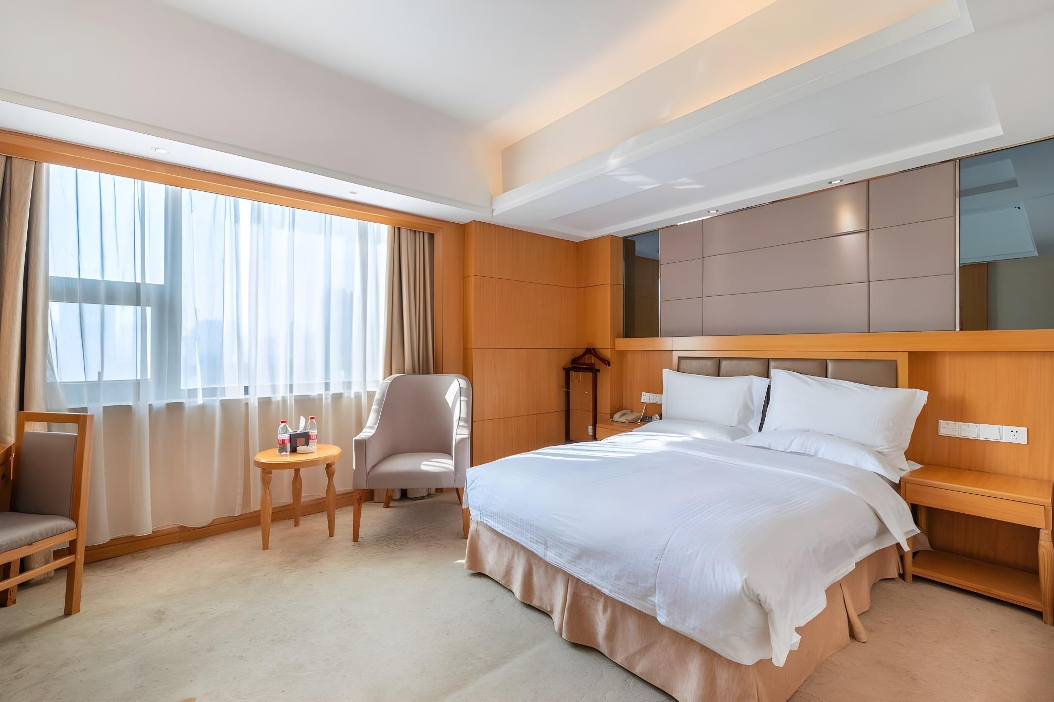 Business Queen Room