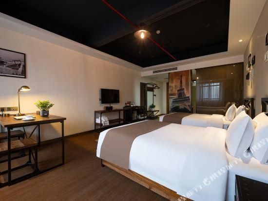 Twin Room with View
