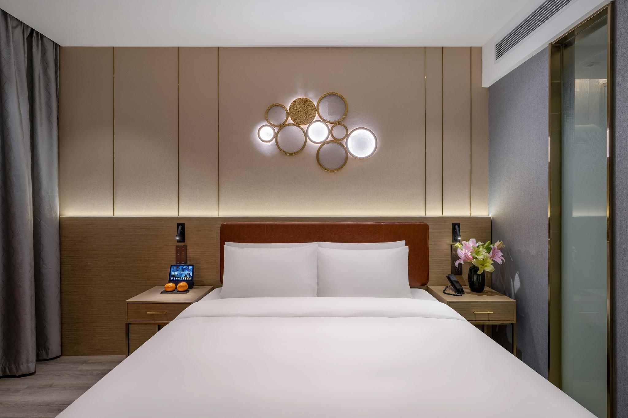 Huazhu - Room With Bed
