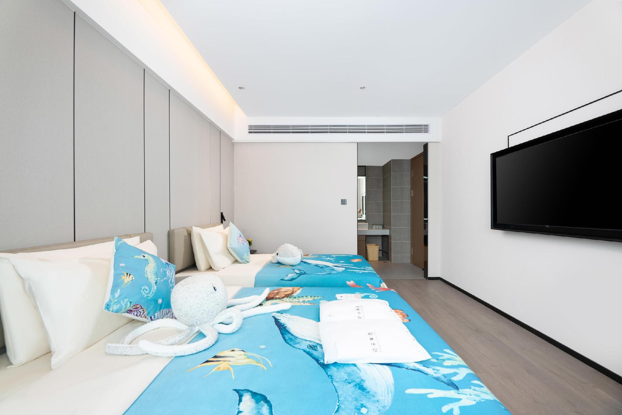 Superior Parent-Kid Room