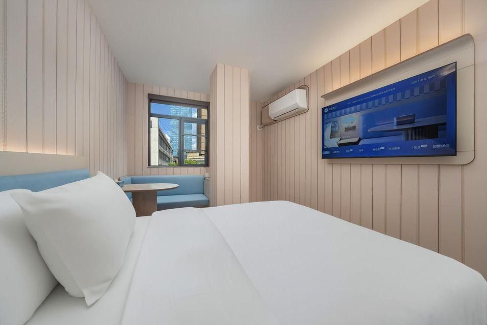 Hotel Queen Room