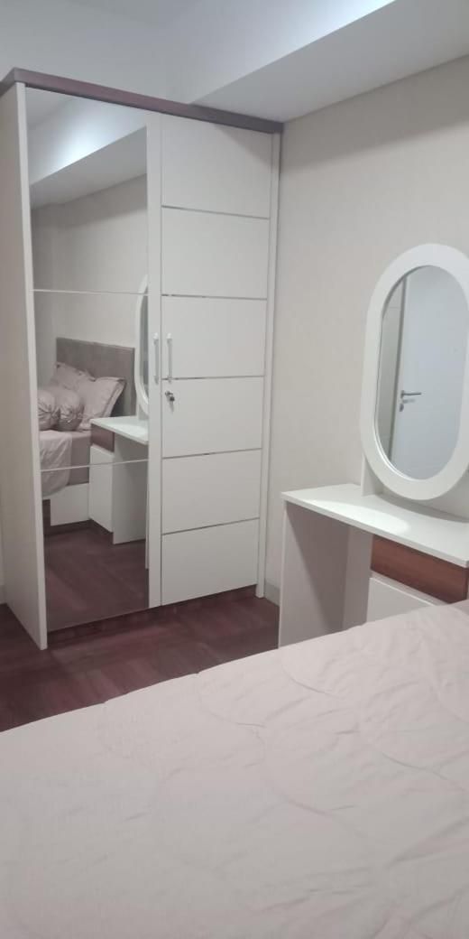 One-Bedroom Apartment with View