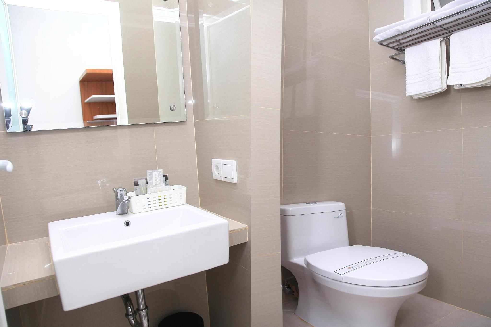 Twin Room with Shower - Non-Smoking