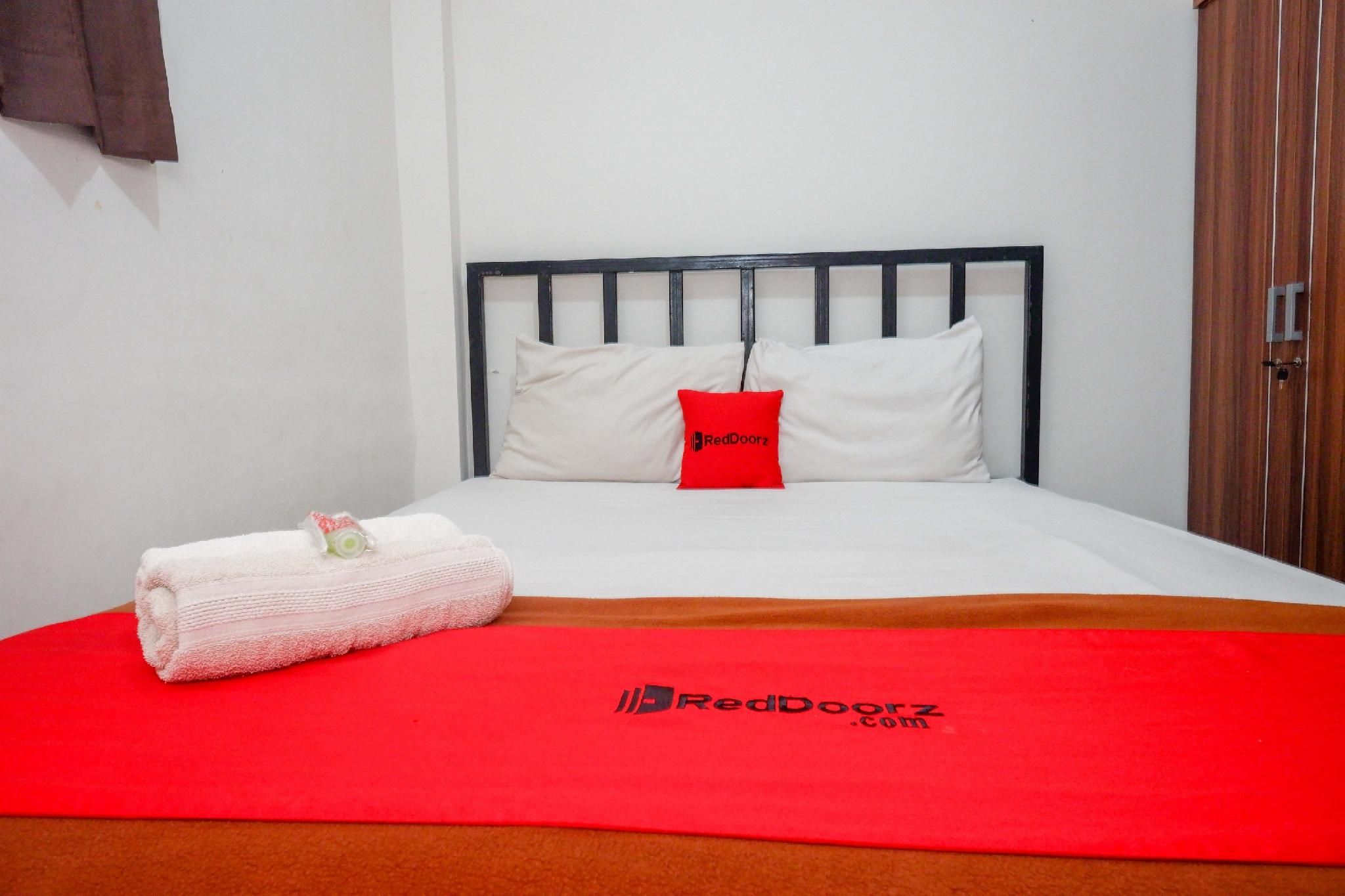 RedDoorz Room
