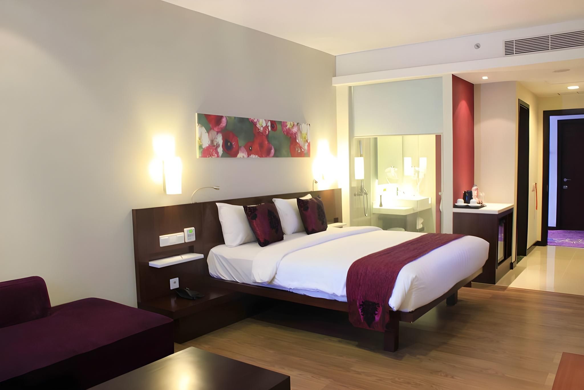 M - Regency Hotel Deluxe Suite 2