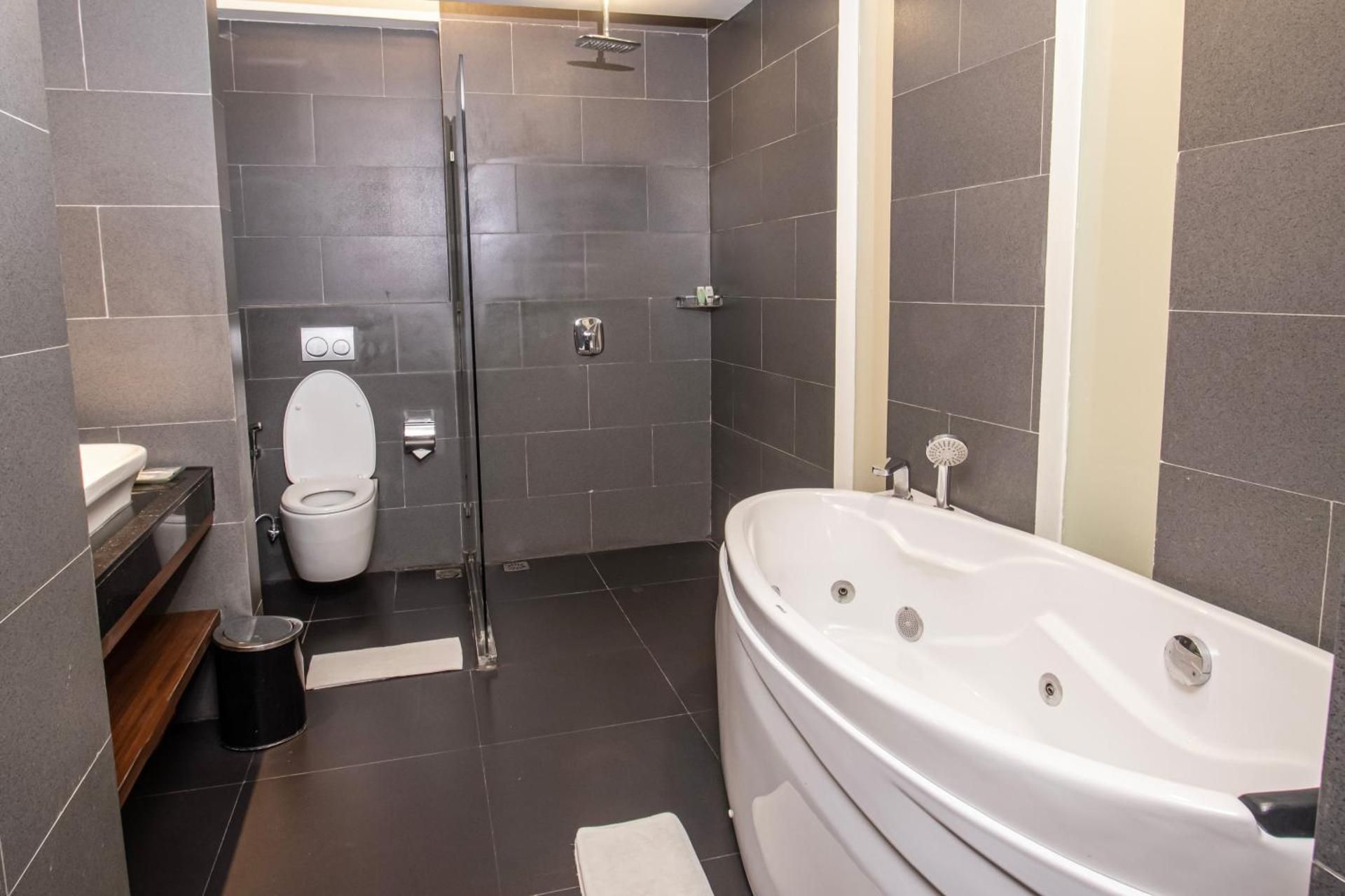 GOLDEN TULIP ESSENTIAL MAKASSAR Suite 3