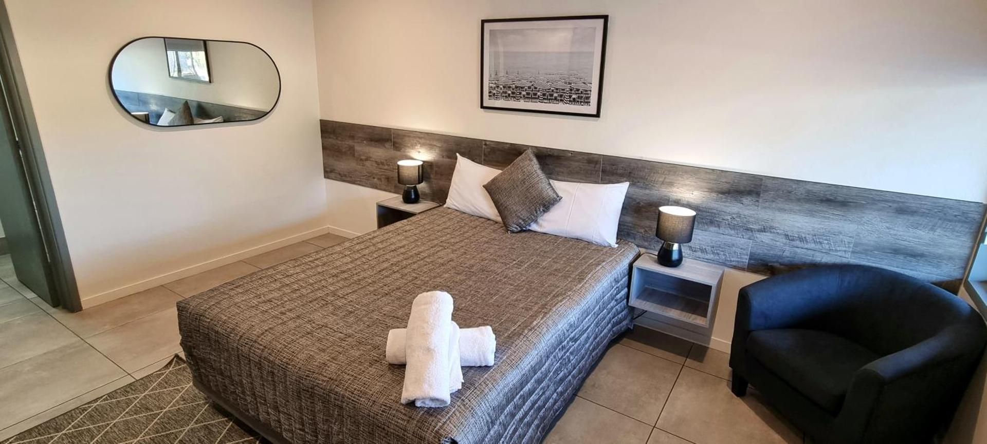 Y Motels Gympie Deluxe Queen Room