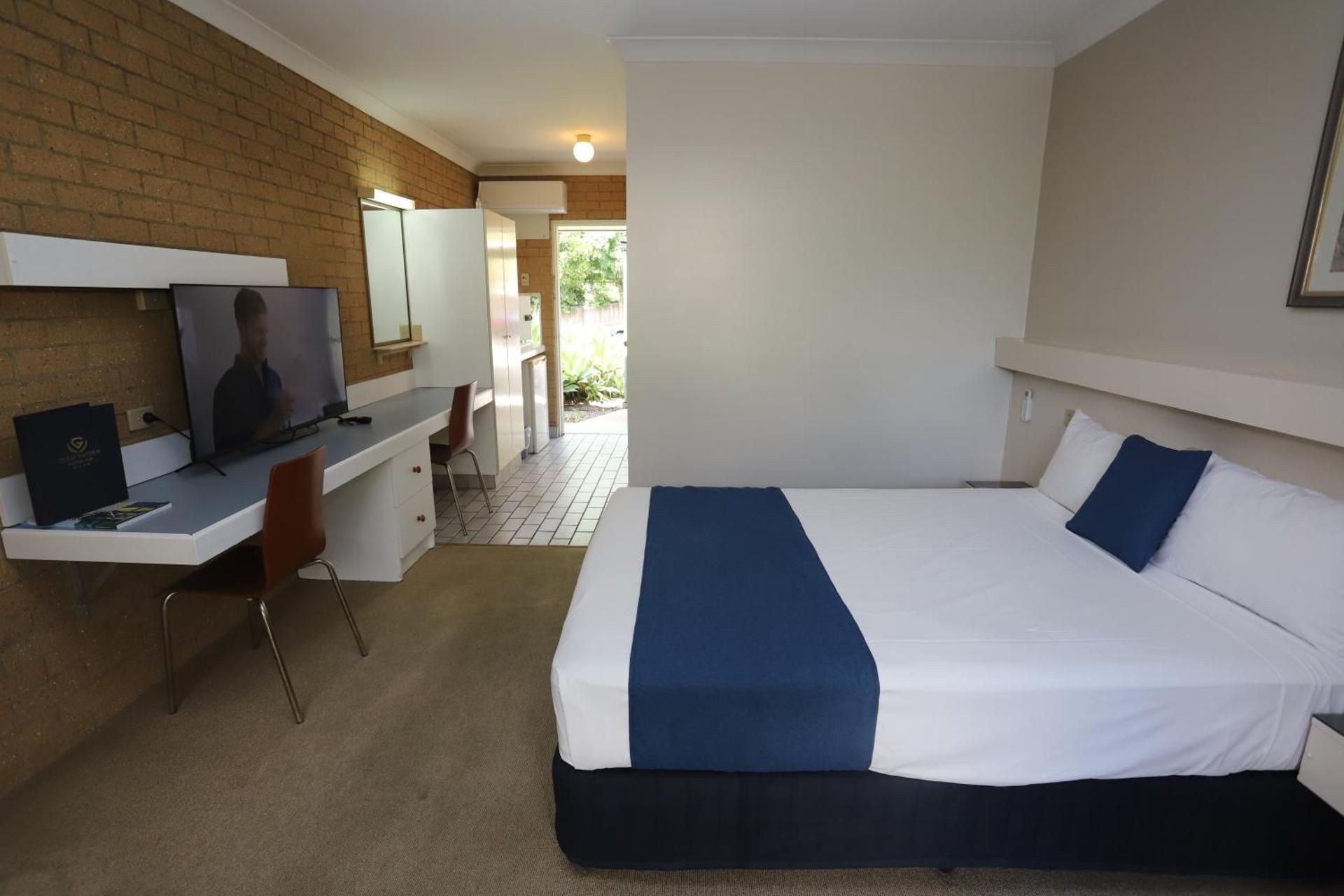 Queen Room - Pet Friendly