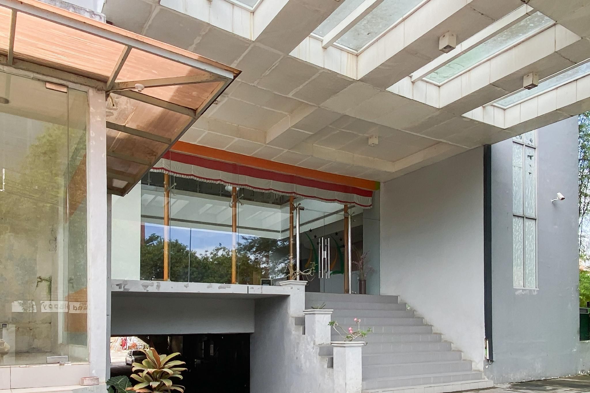 Urbanview Hotel Asyra Makassar