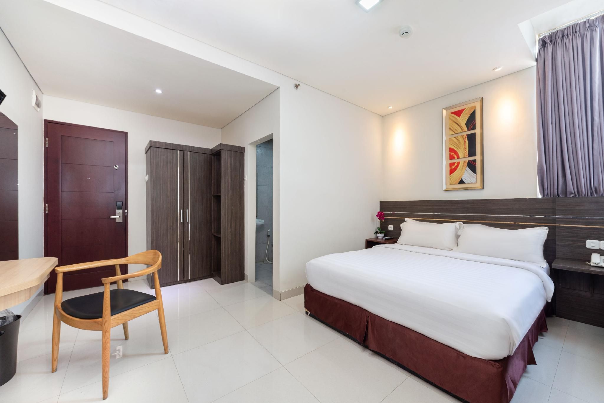 Deluxe - 1 Queen Bed
