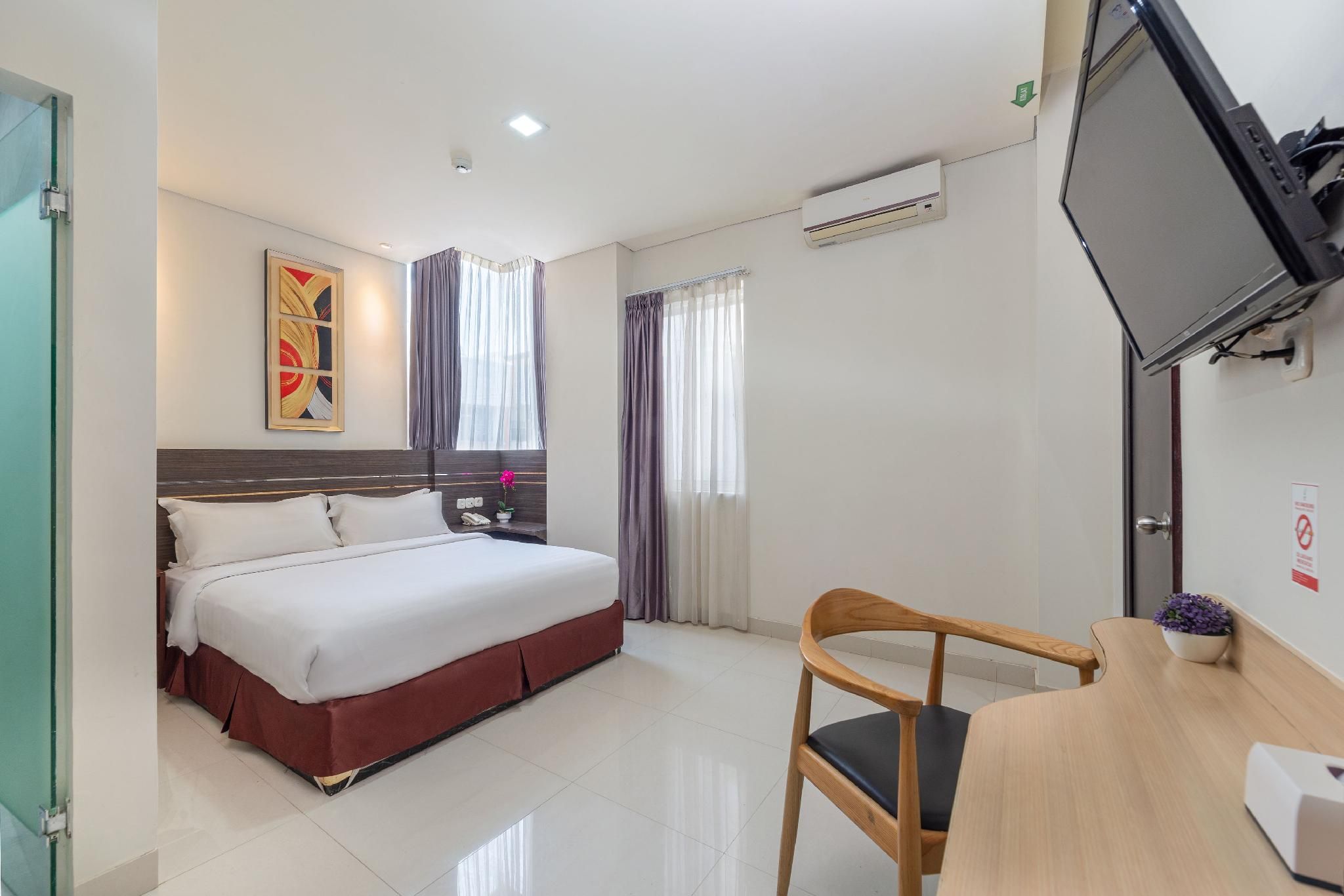 Deluxe - 1 Queen Bed