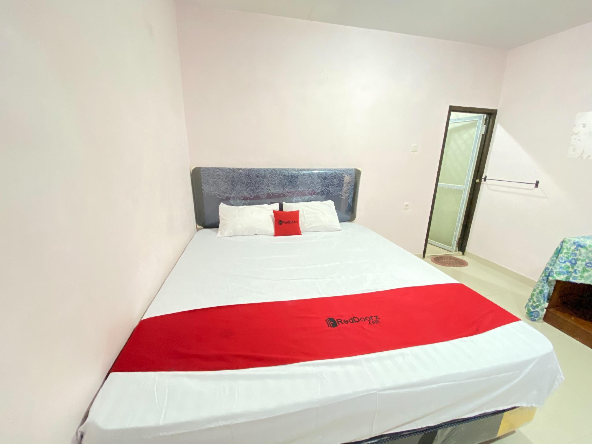 RedDoorz Room