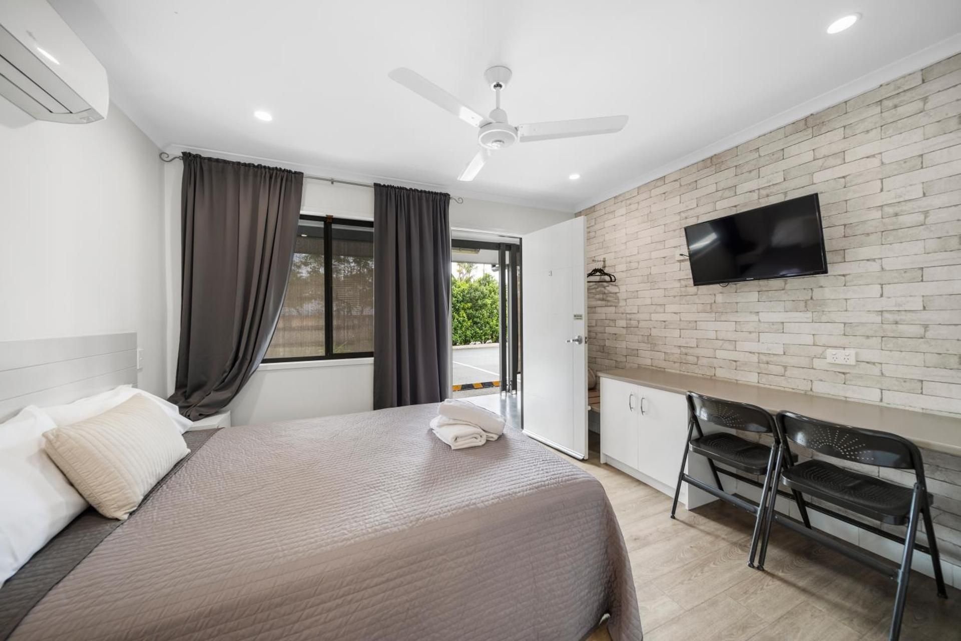 Deluxe Queen Room