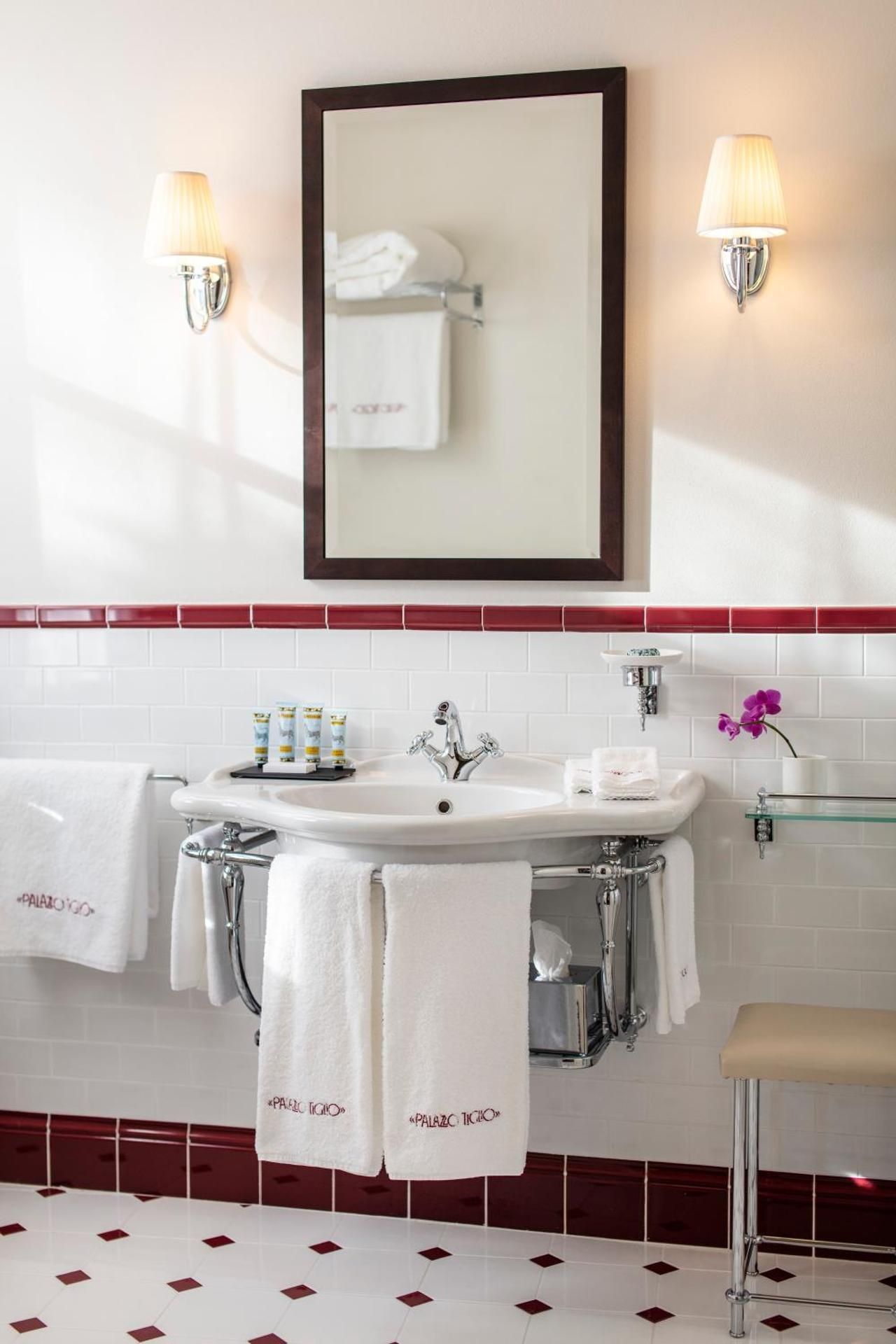 Deluxe Double Room with Shower
