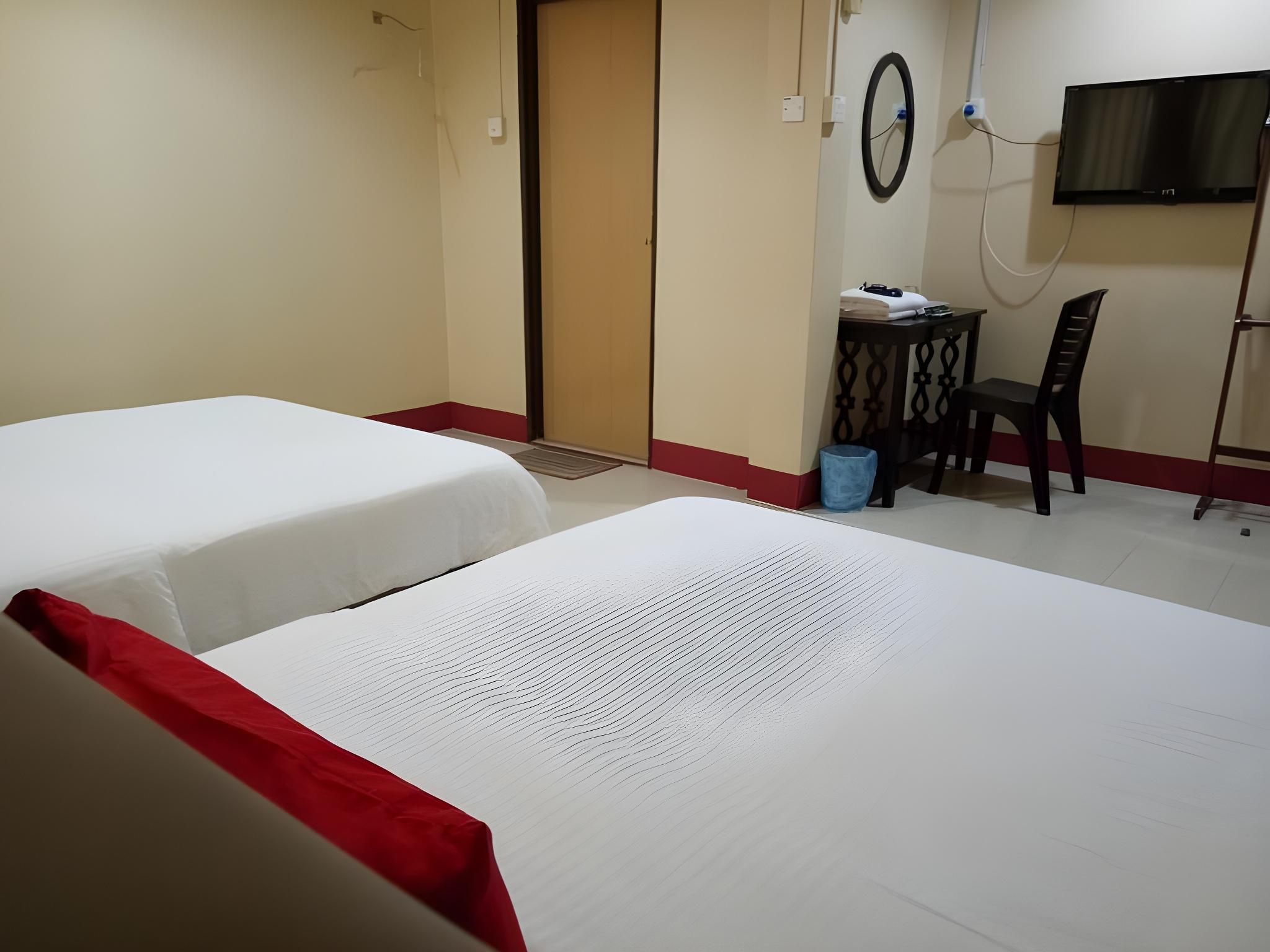 Deluxe Double Queen Room