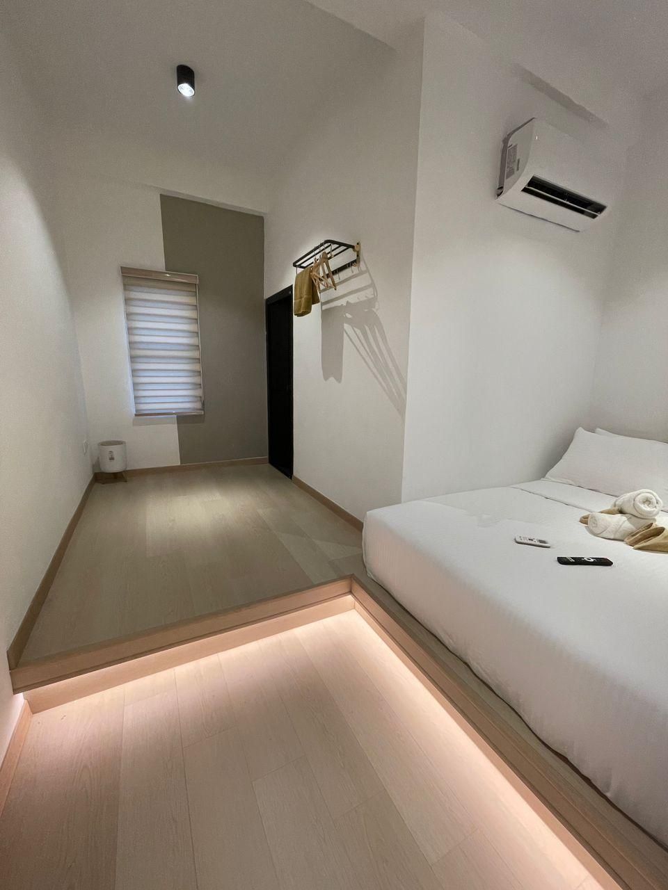 SWM Hotel Queen Bed 3