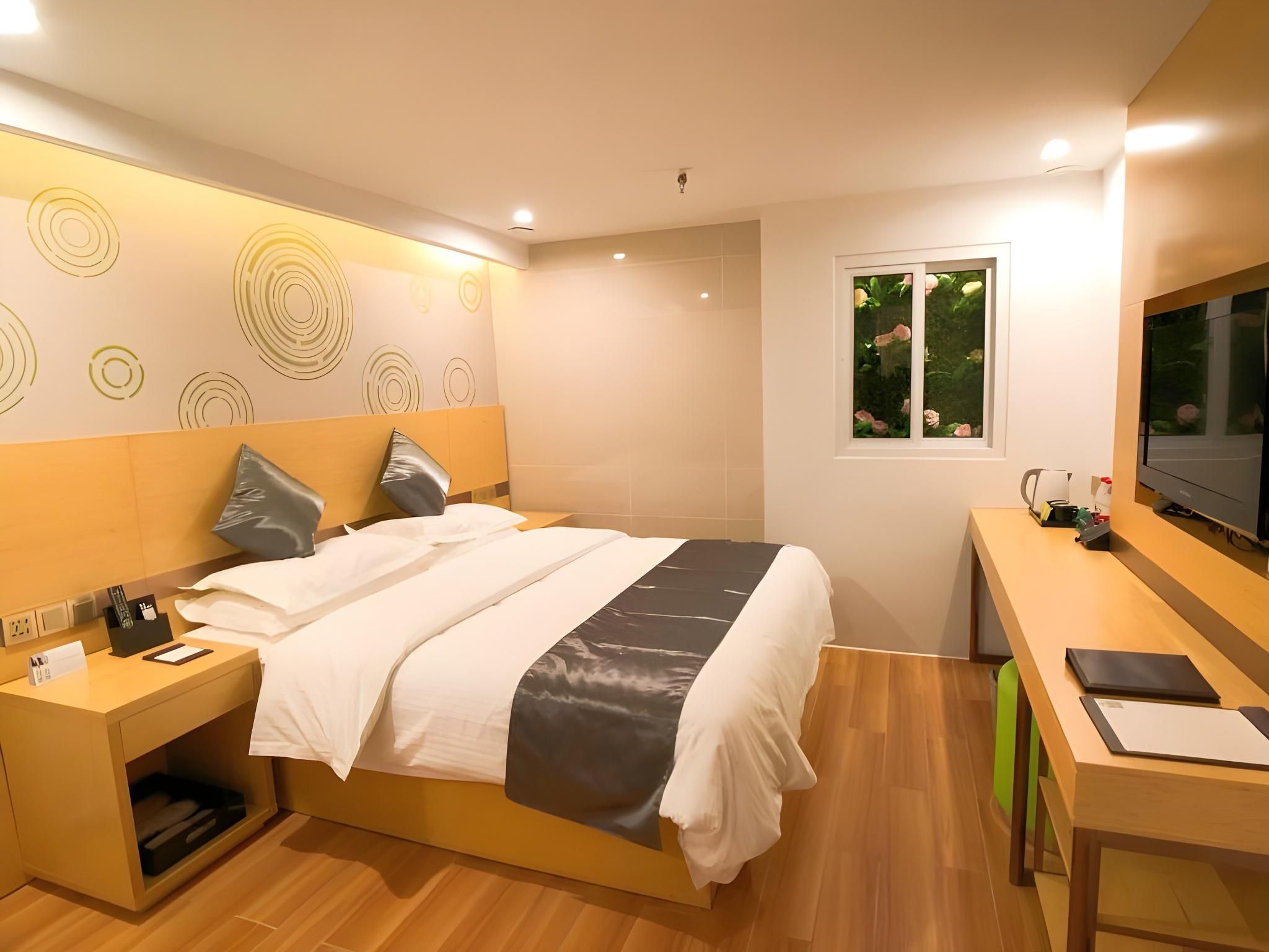 Hotel Queen Room