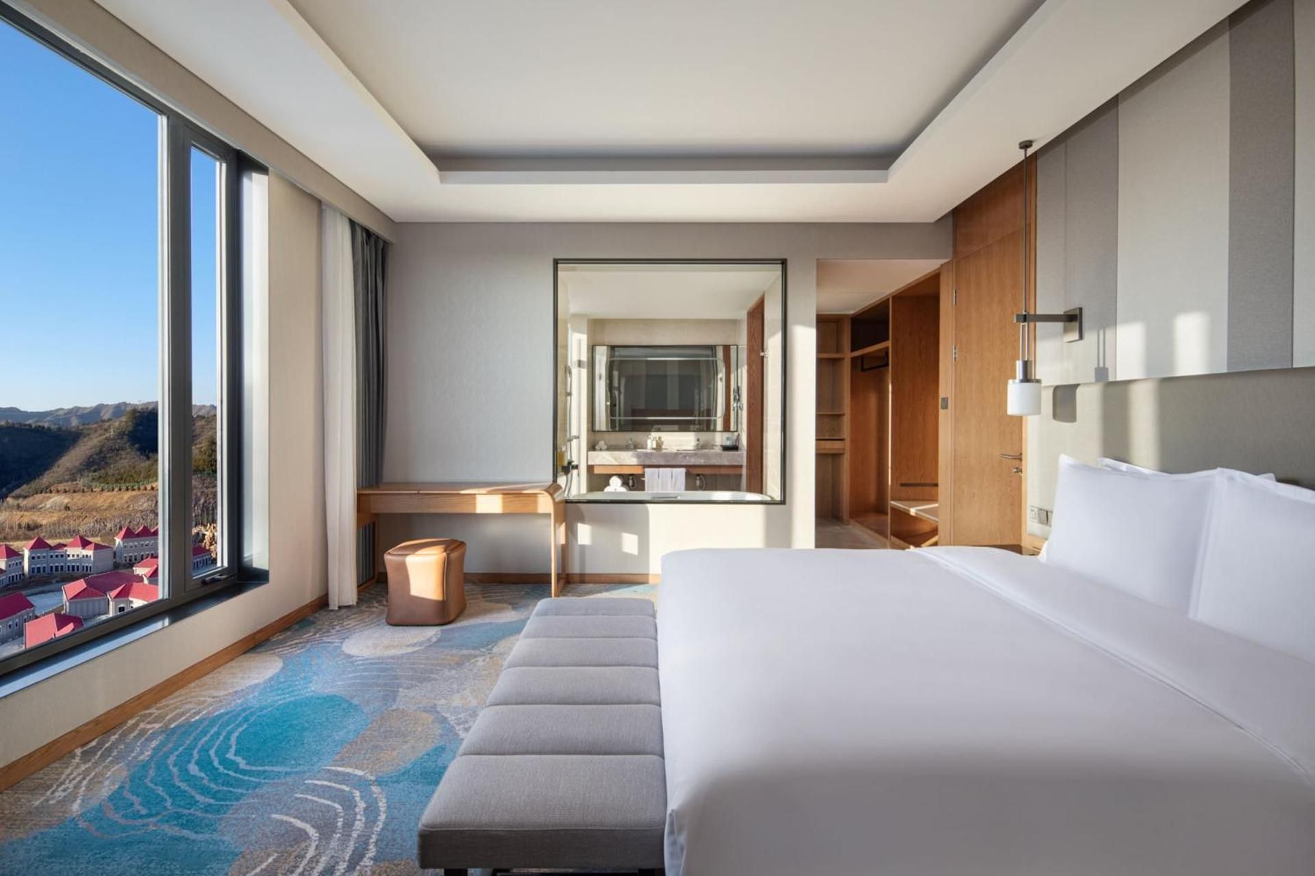 One-Bedroom King Suite with Living Area