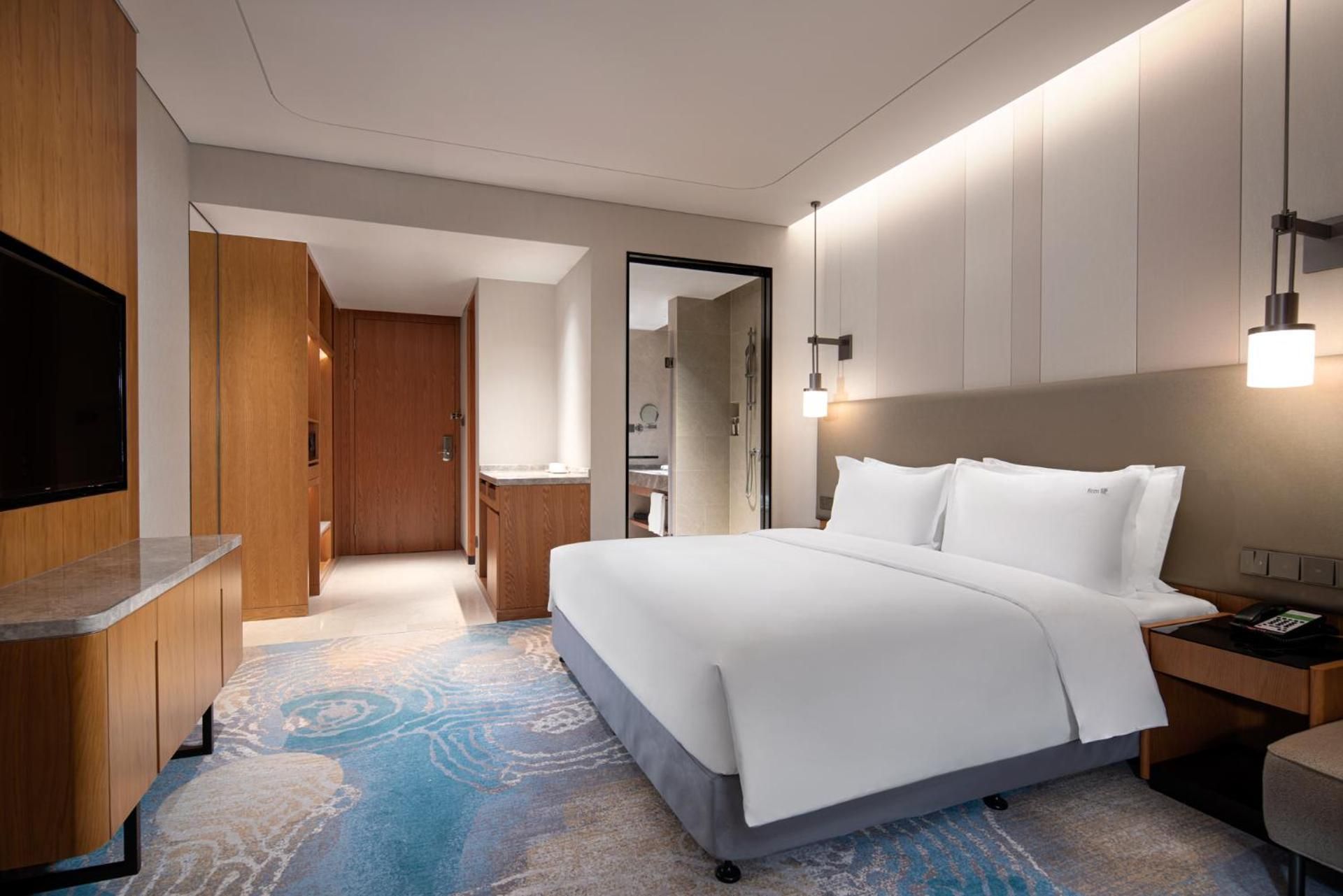 Standard King Room with Garden View