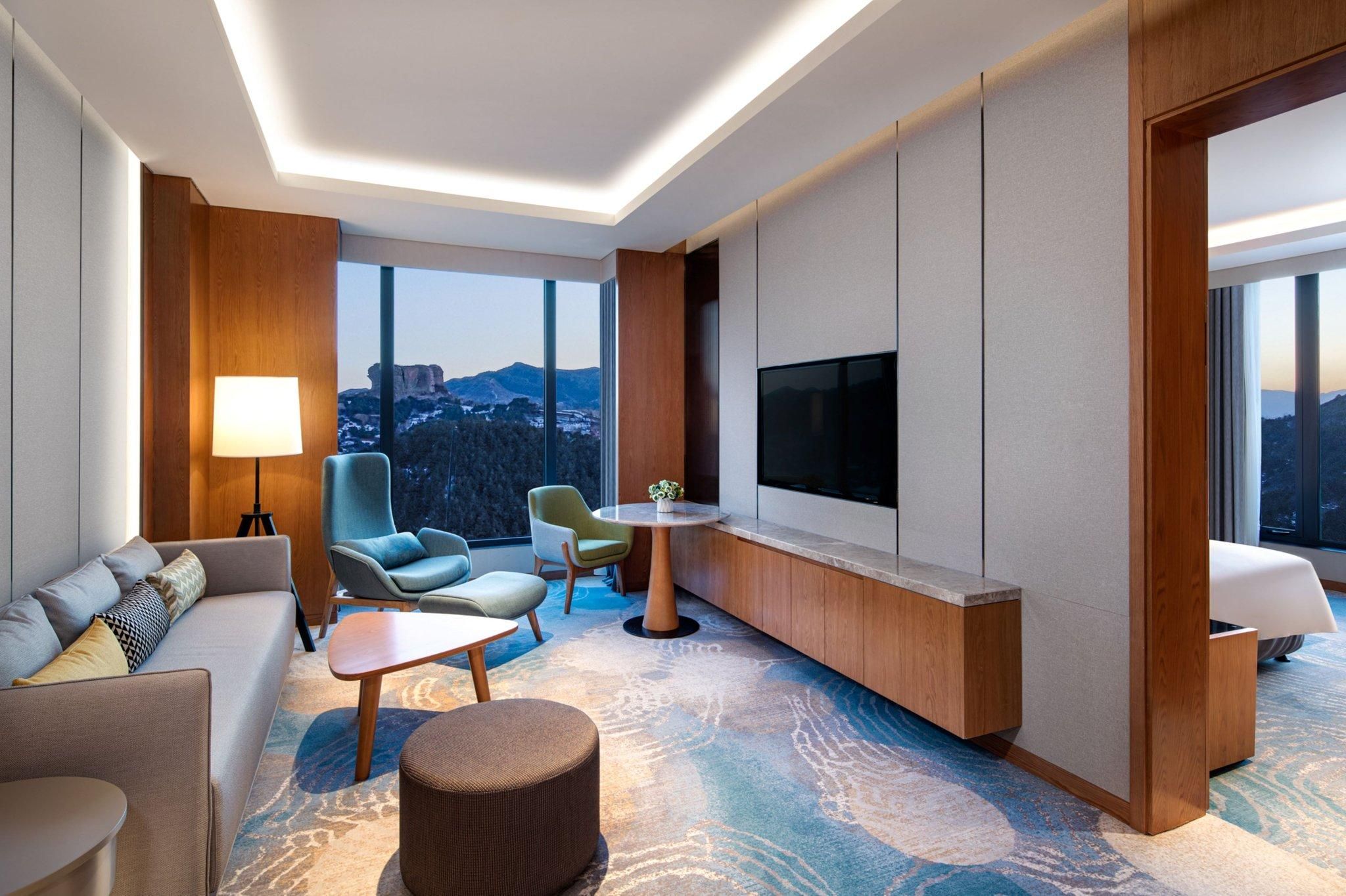 1 King Bed Executive Suite Non-Smoking