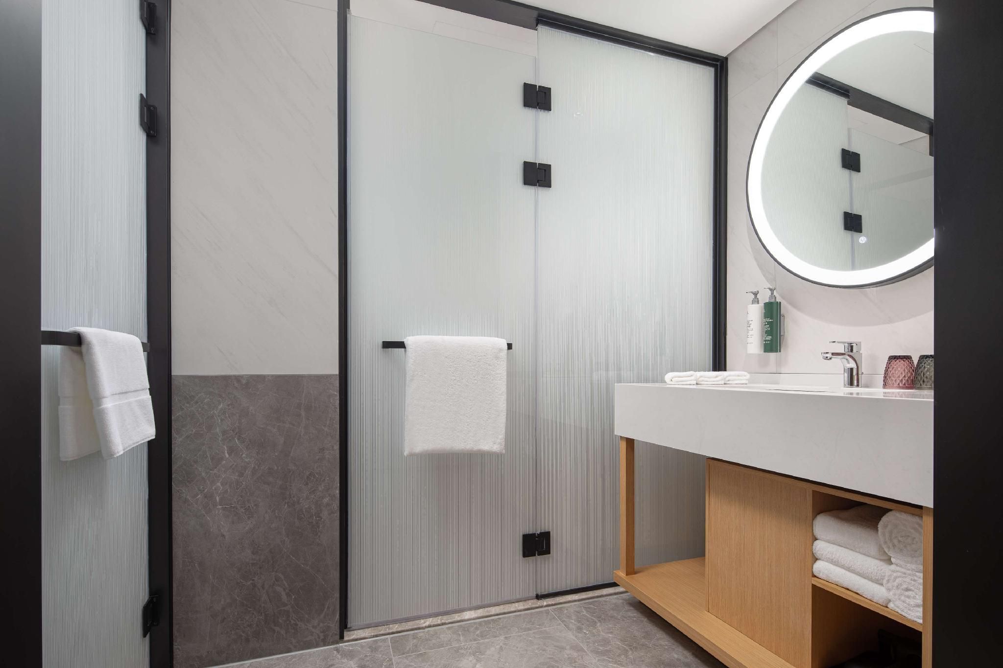 King Deluxe Family Room