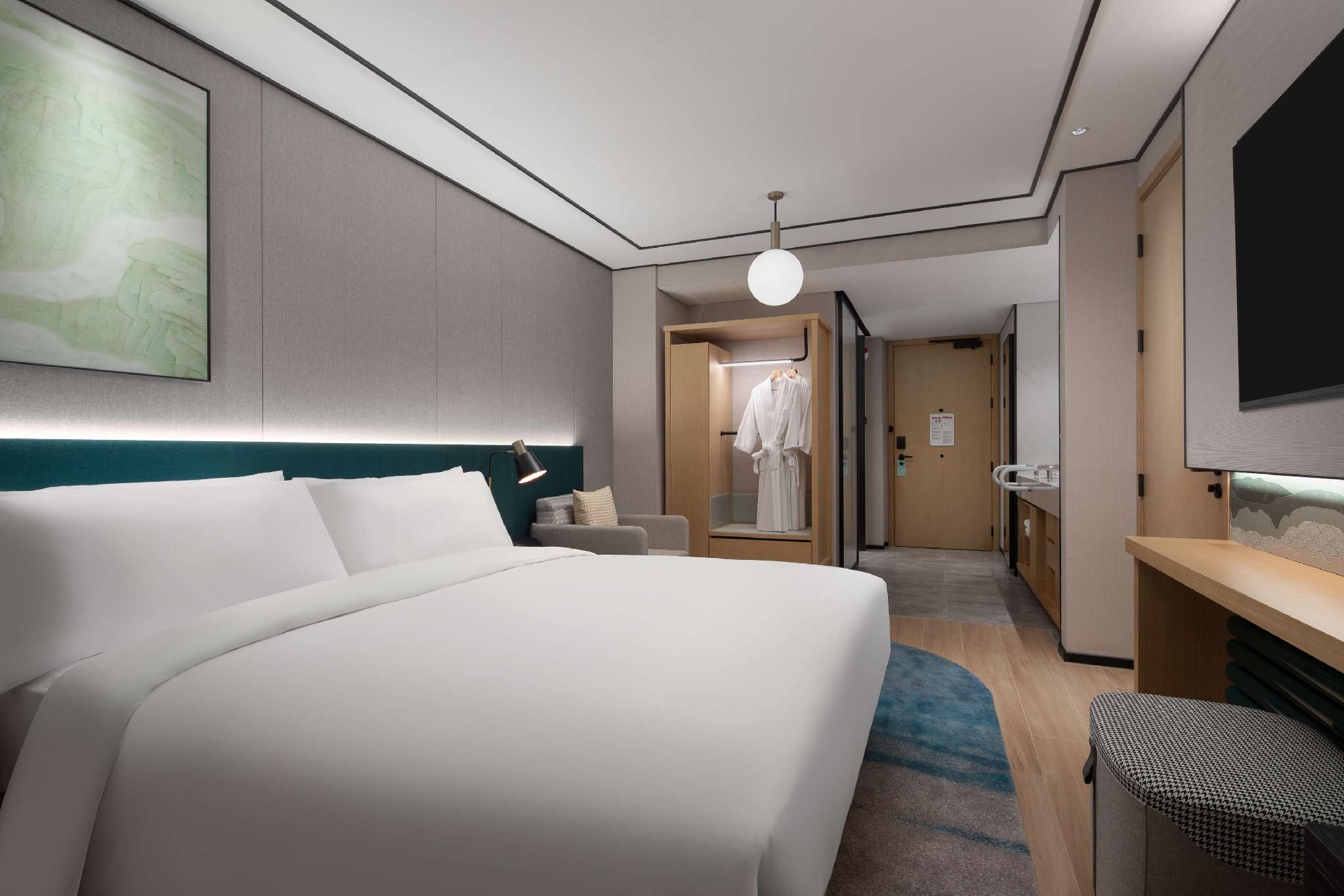 Hilton Garden Inn Chengde Mountain Resort King Accessible Room 