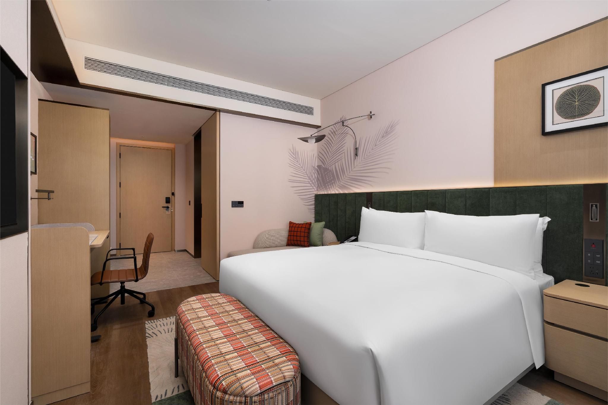 Hilton Garden Inn Chengde High-Tech Zone King Accessible Room 