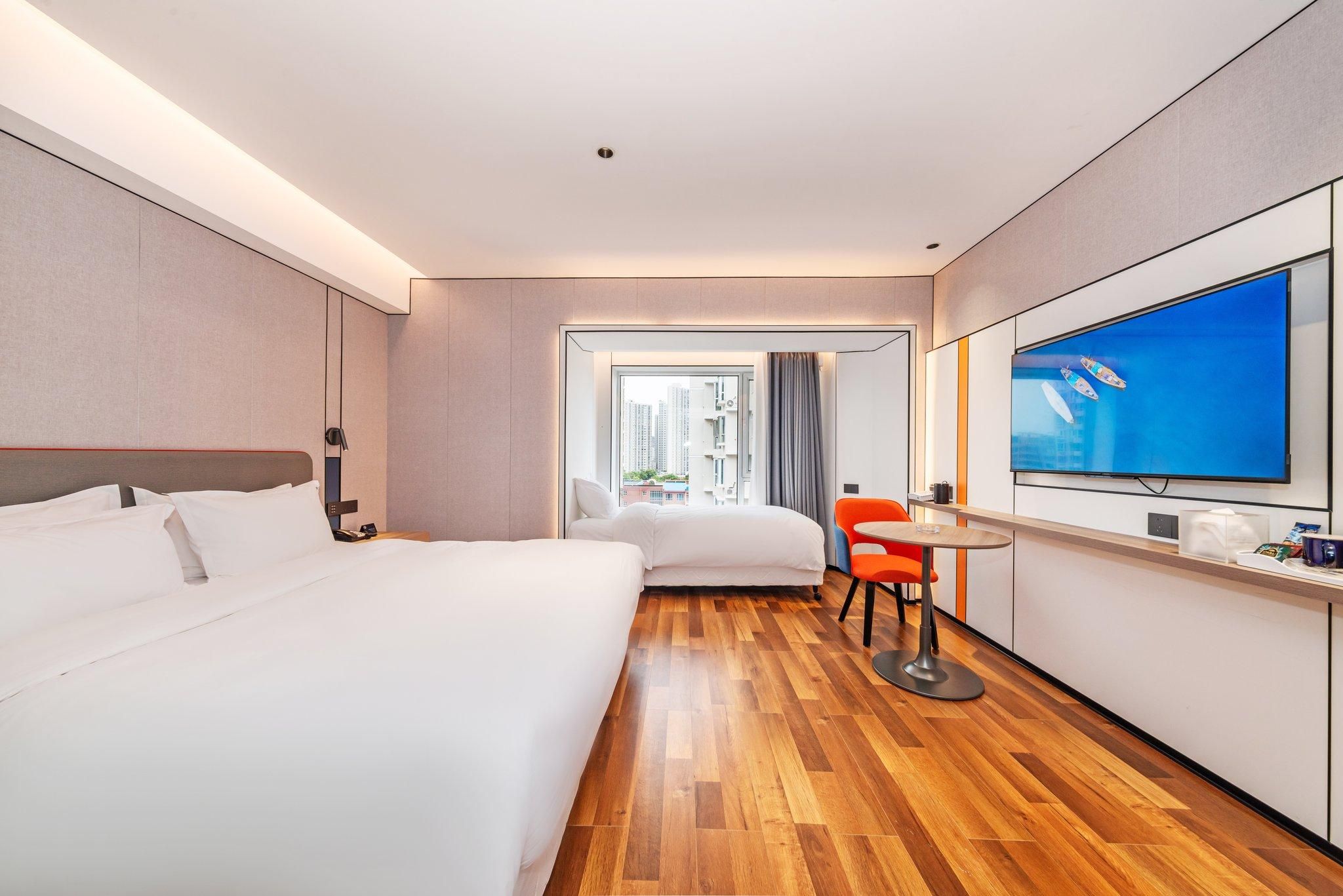1 King Bed And 1 Single Bed Standard
