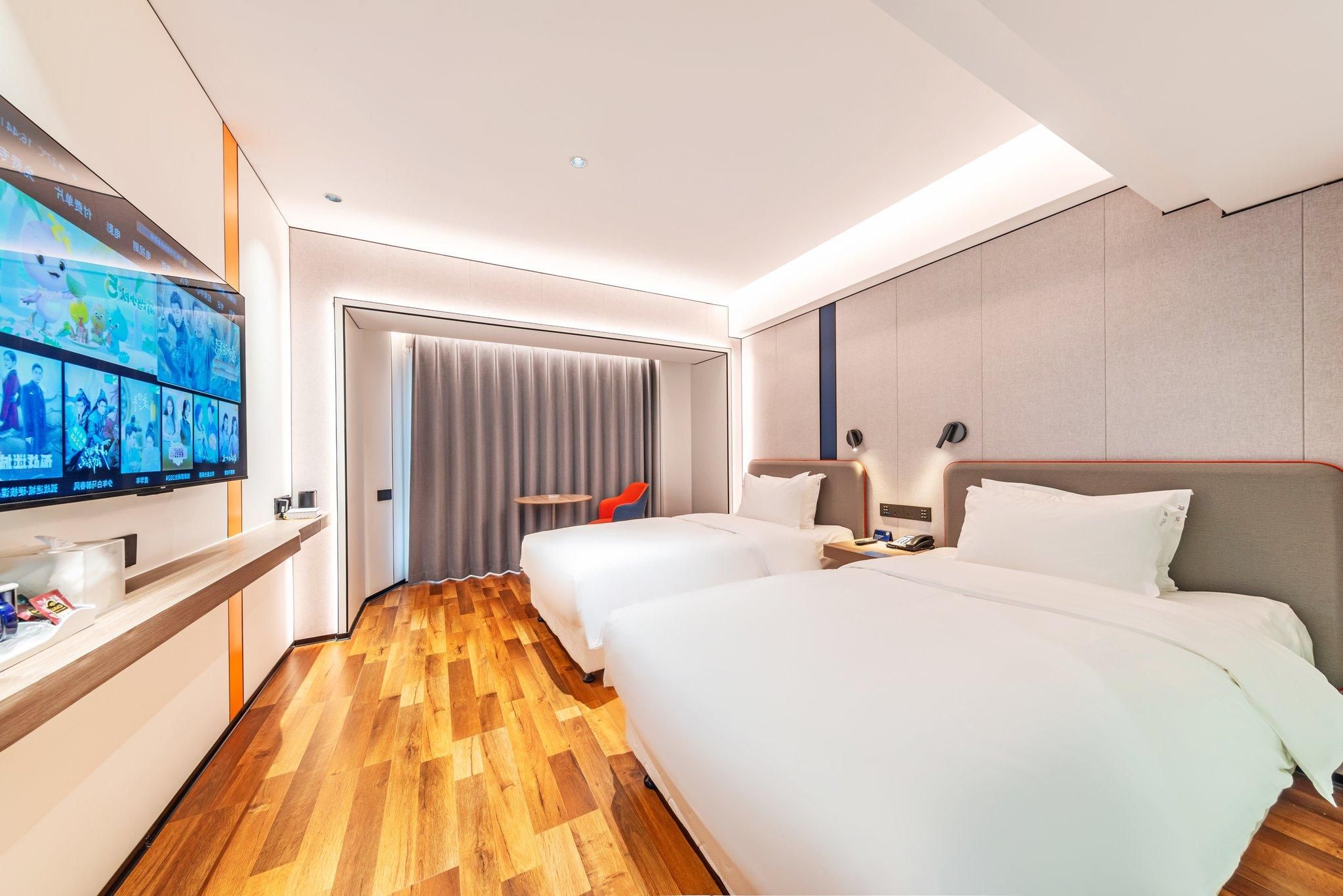 2 Twin Beds Standard Extra Floor Space