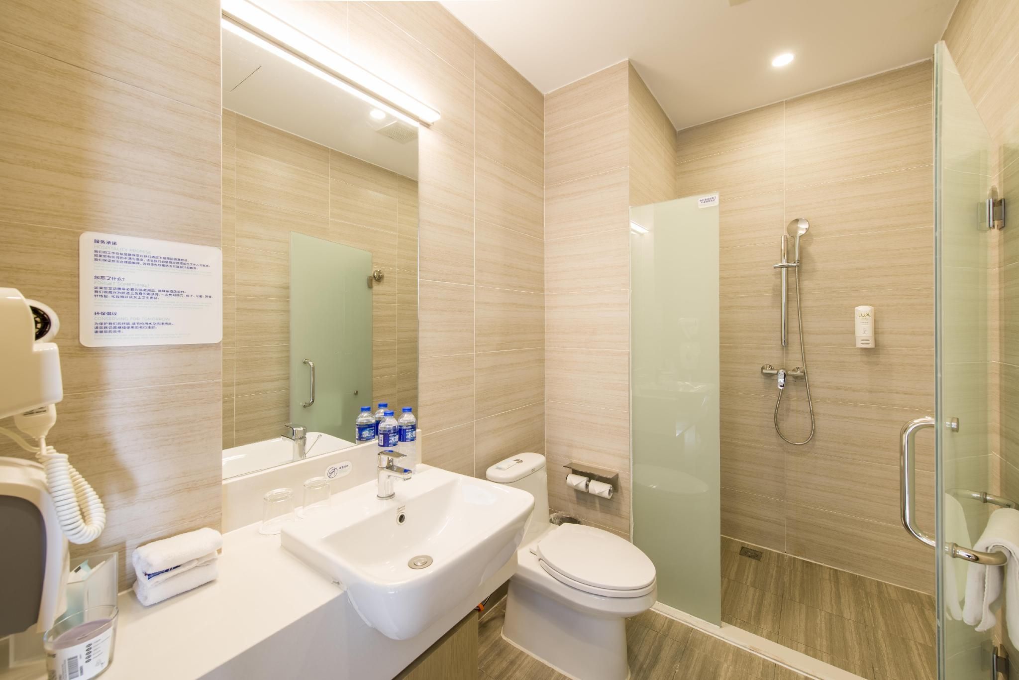 Holiday Inn Express Chengde Downtown By IHG 1 King 1 Queen Suite Additional Living Are 3