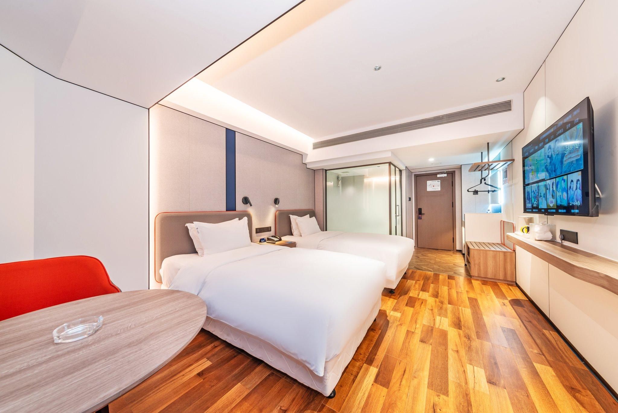 2 Twin Beds Standard Extra Floor Space