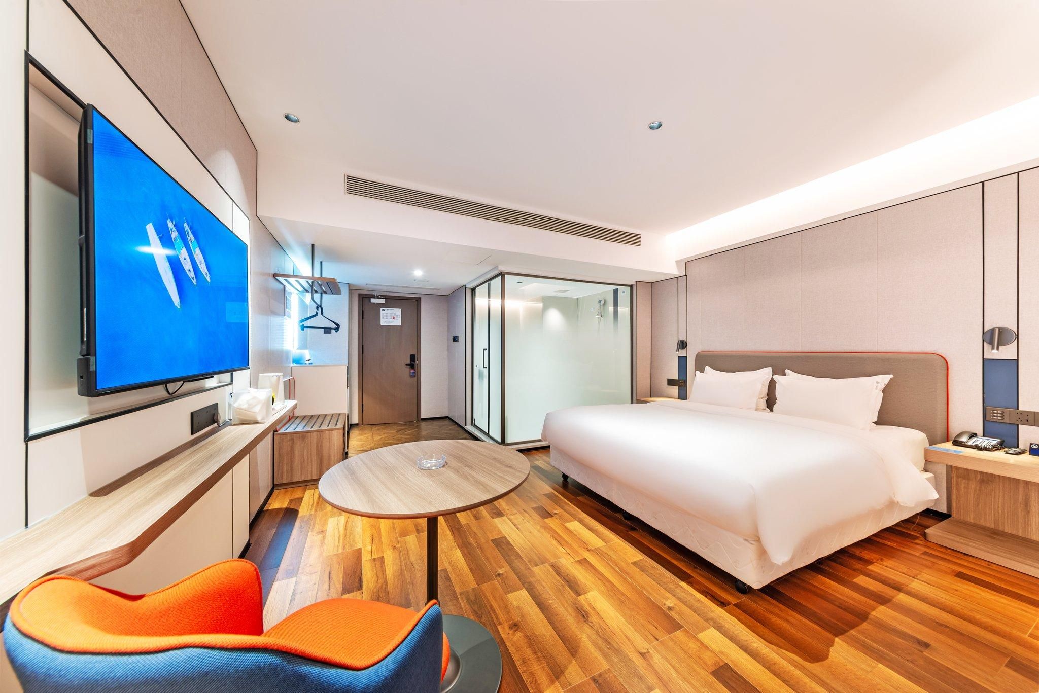 1 King Bed Standard Extra Floor Space