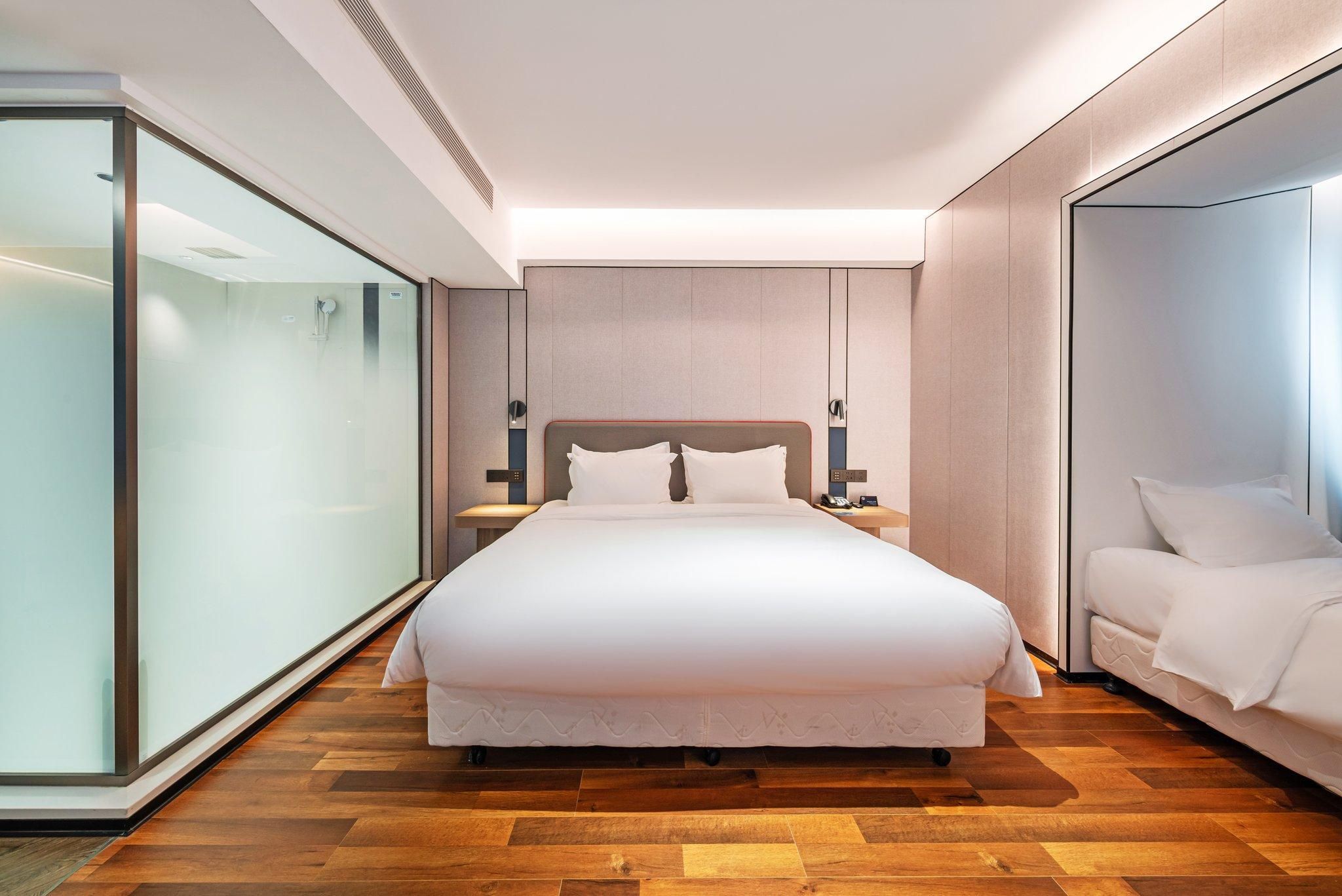 1 King Bed And 1 Single Bed Standard