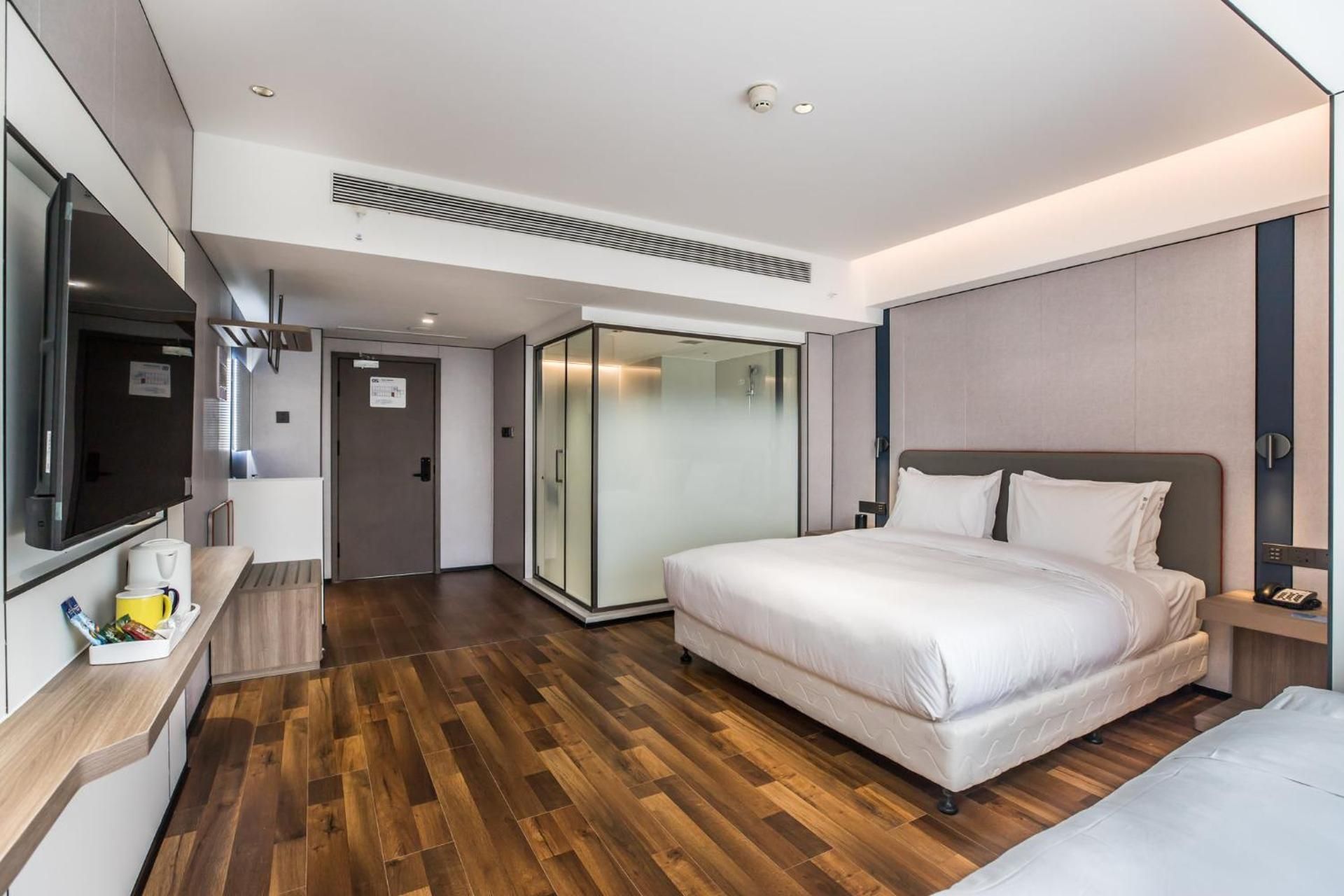 Feature Family Room - Non-Smoking