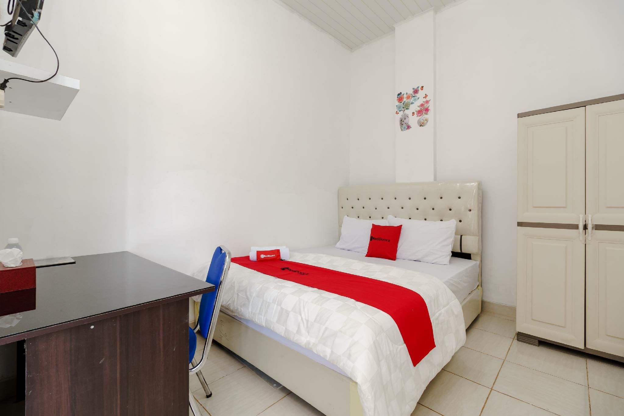RedDoorz Room