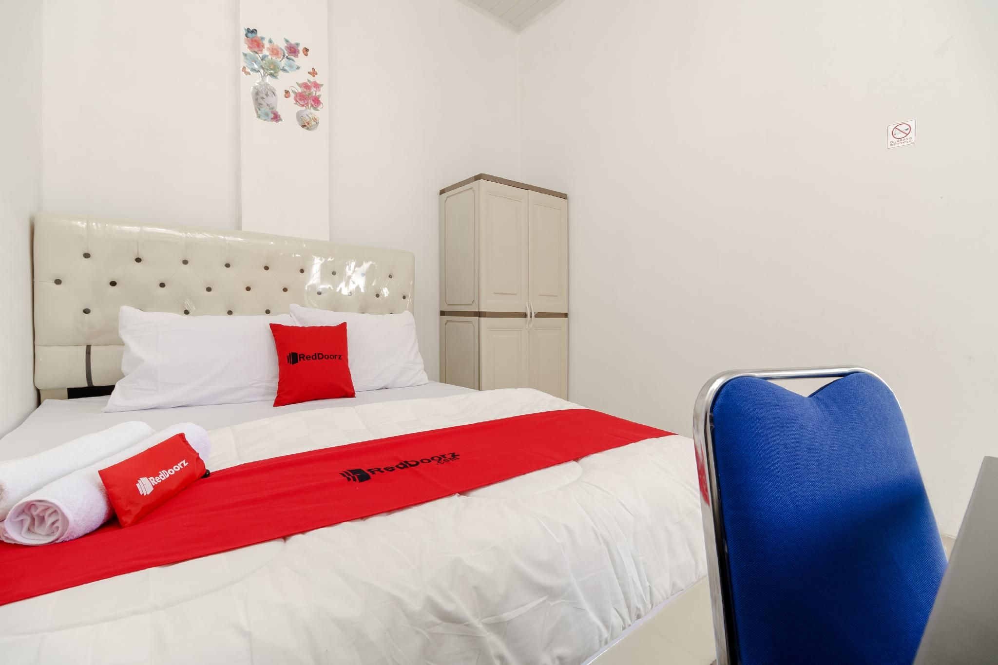 RedDoorz Room